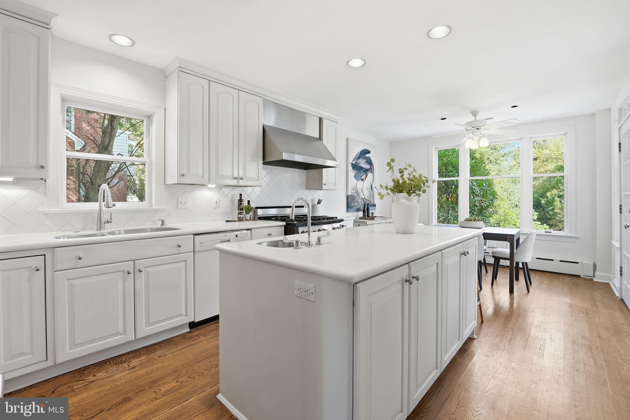 COUNTRY CLUB HILLS - Residential