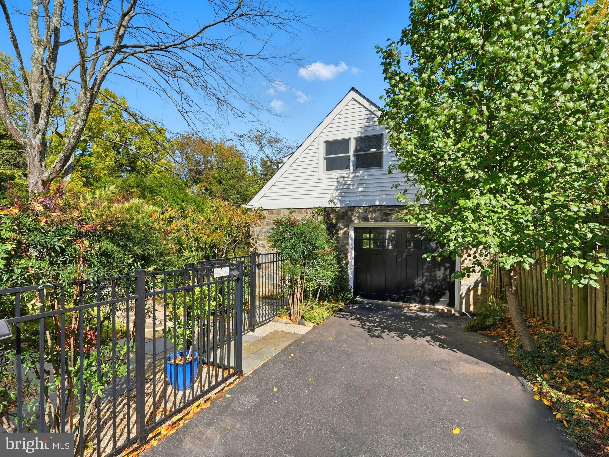 COUNTRY CLUB HILLS - Residential