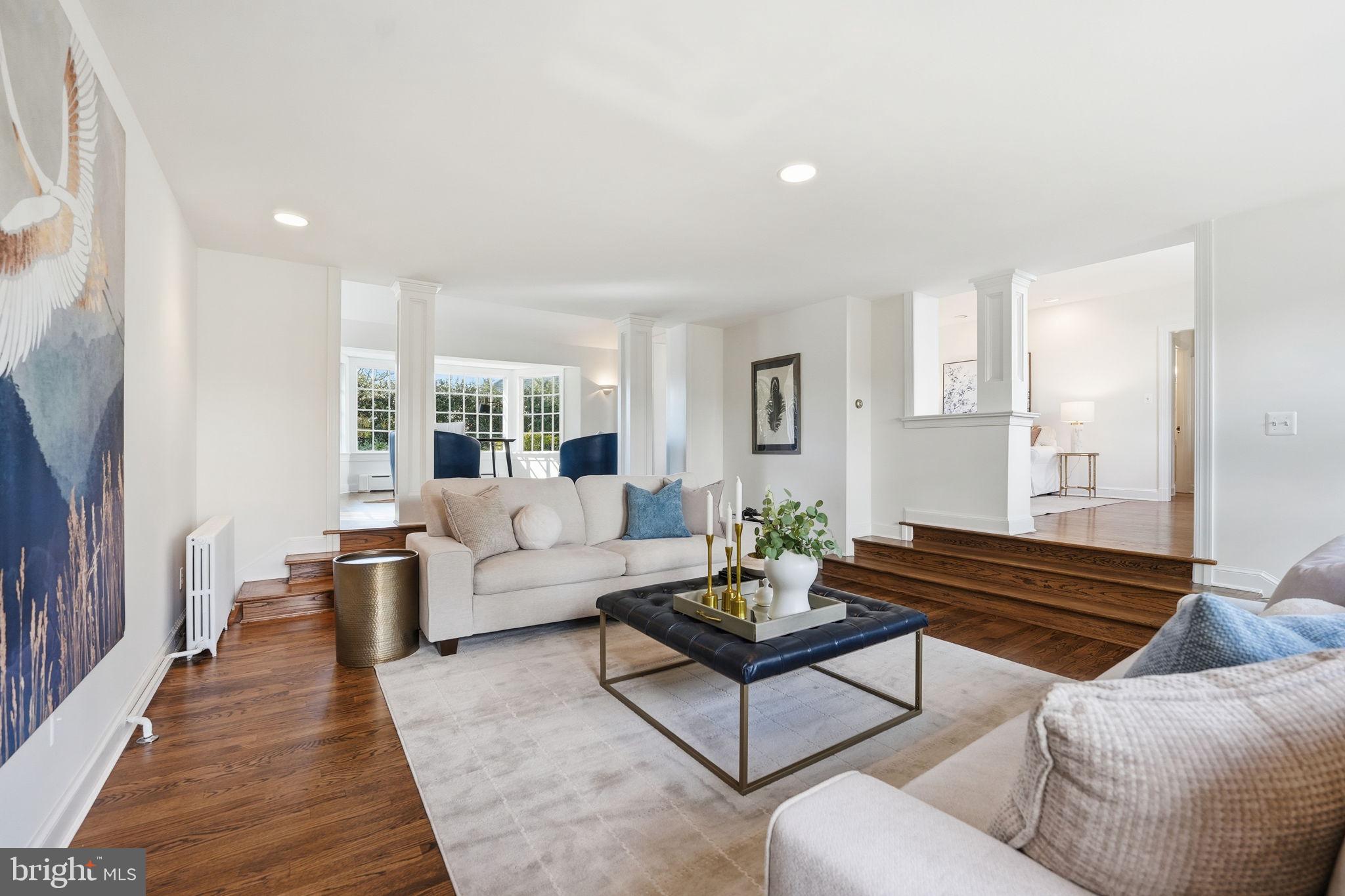 COUNTRY CLUB HILLS - Residential