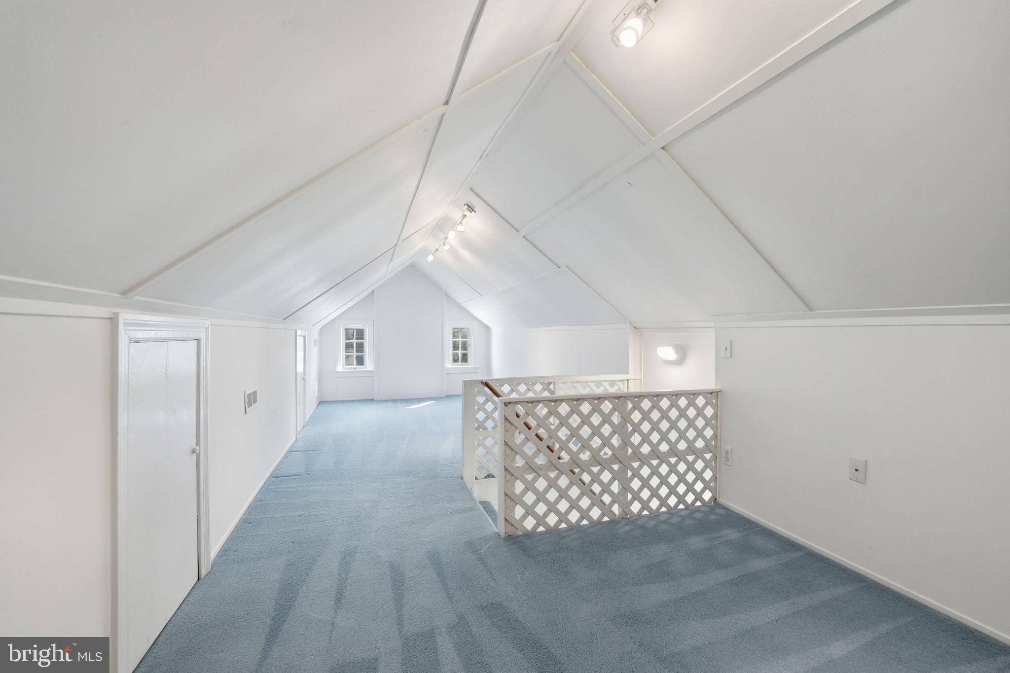 COUNTRY CLUB HILLS - Residential