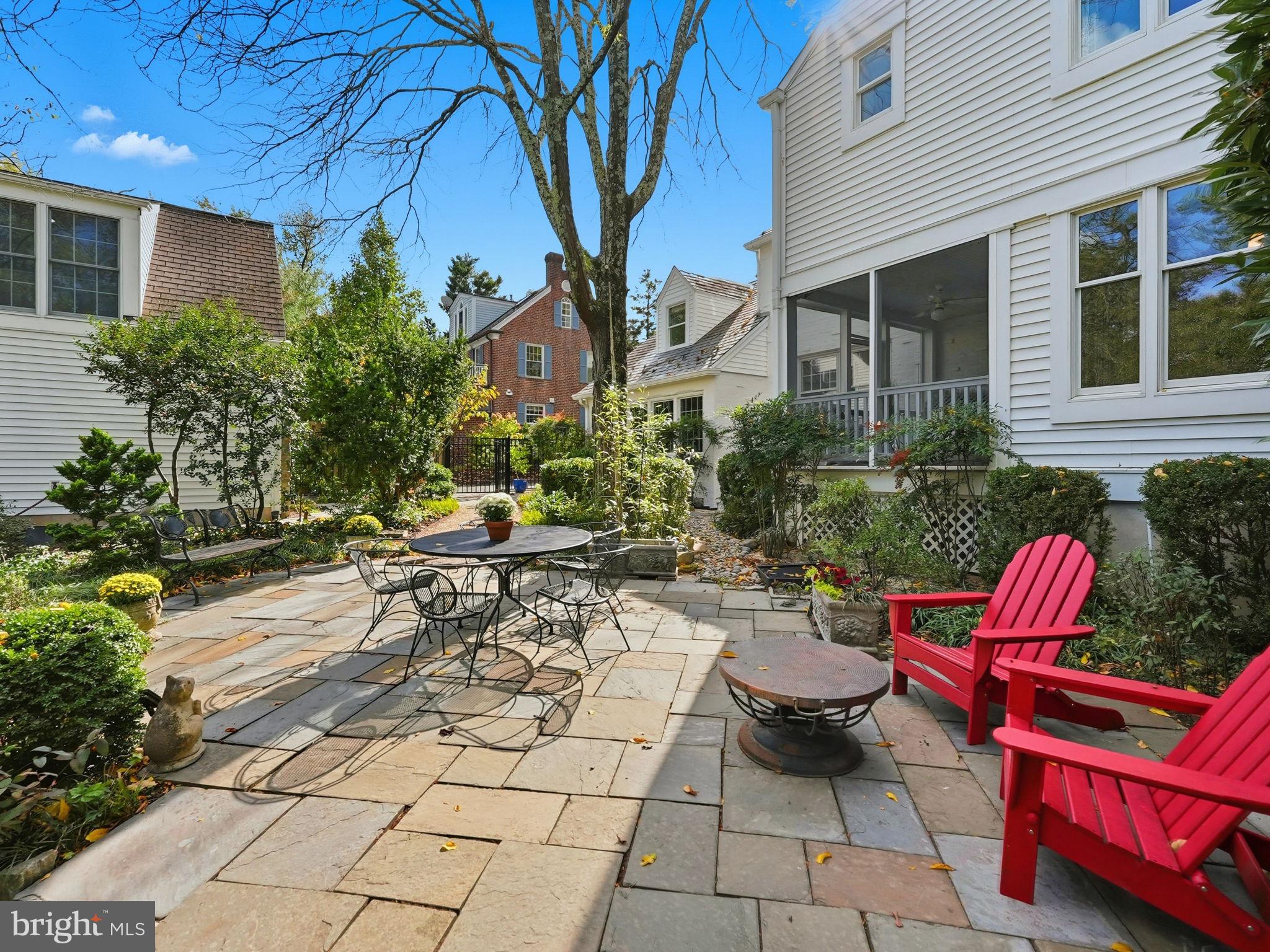 COUNTRY CLUB HILLS - Residential