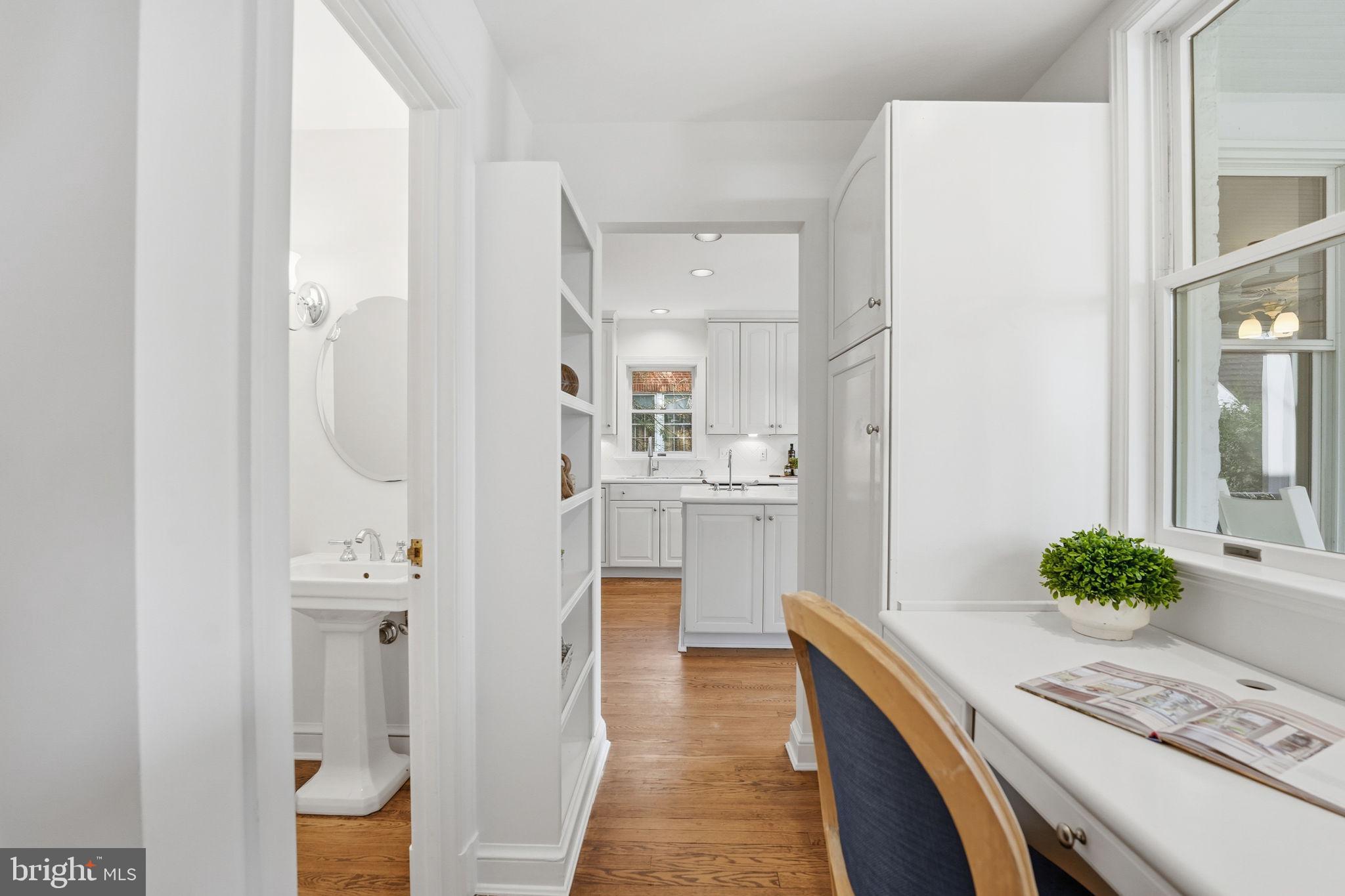 COUNTRY CLUB HILLS - Residential