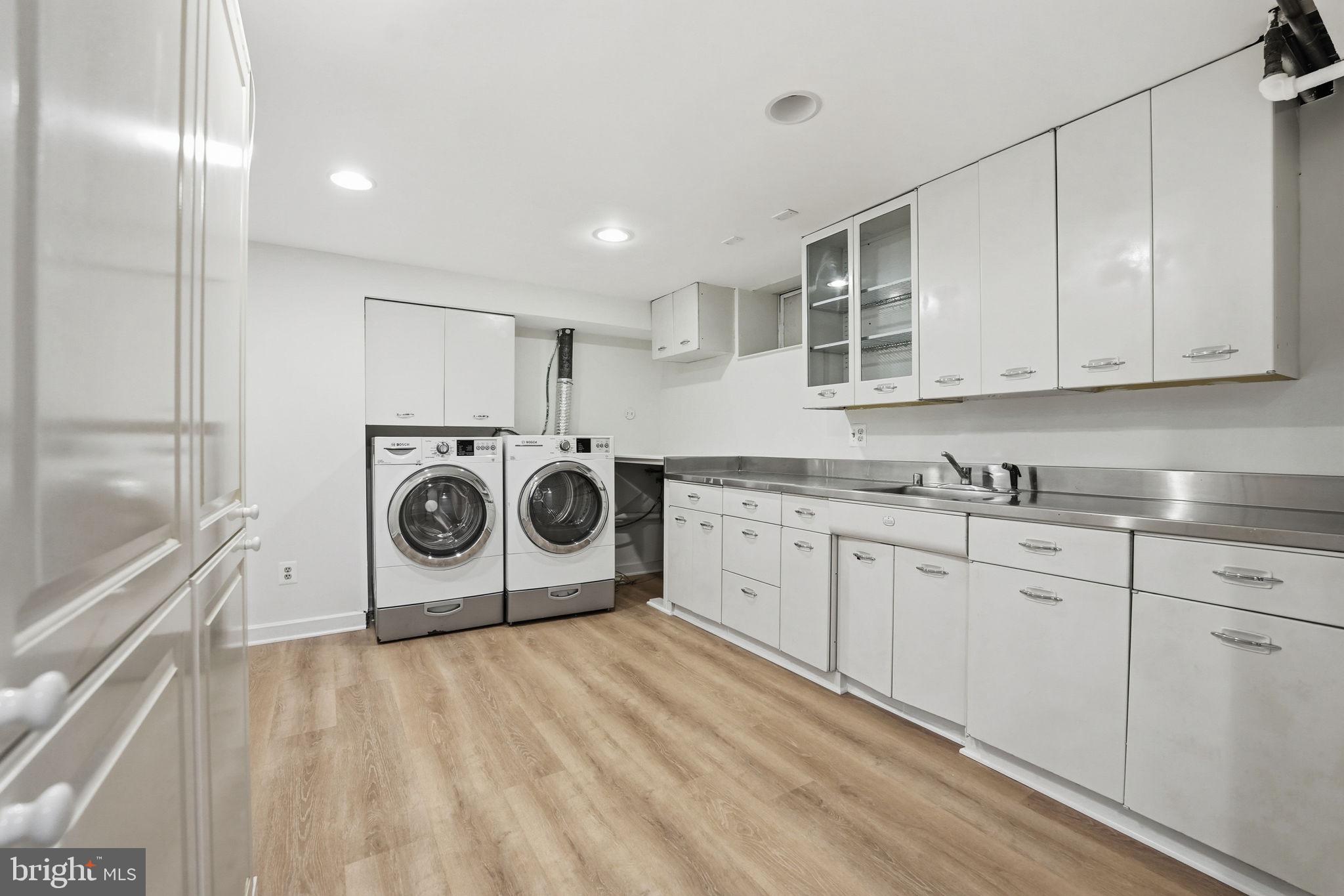 COUNTRY CLUB HILLS - Residential