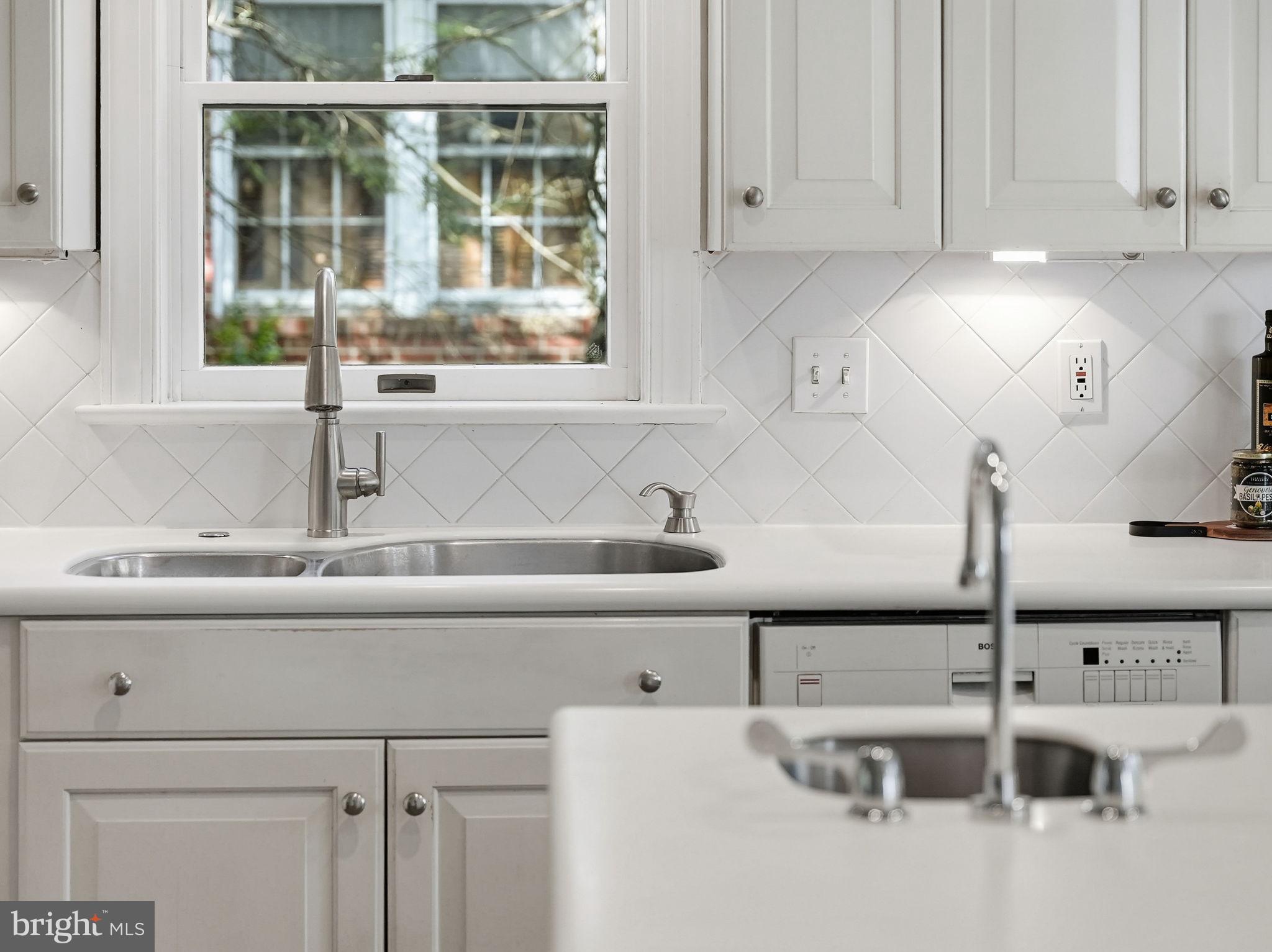 COUNTRY CLUB HILLS - Residential