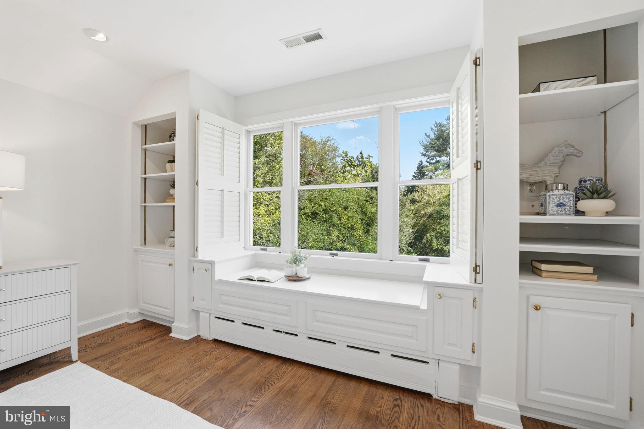 COUNTRY CLUB HILLS - Residential