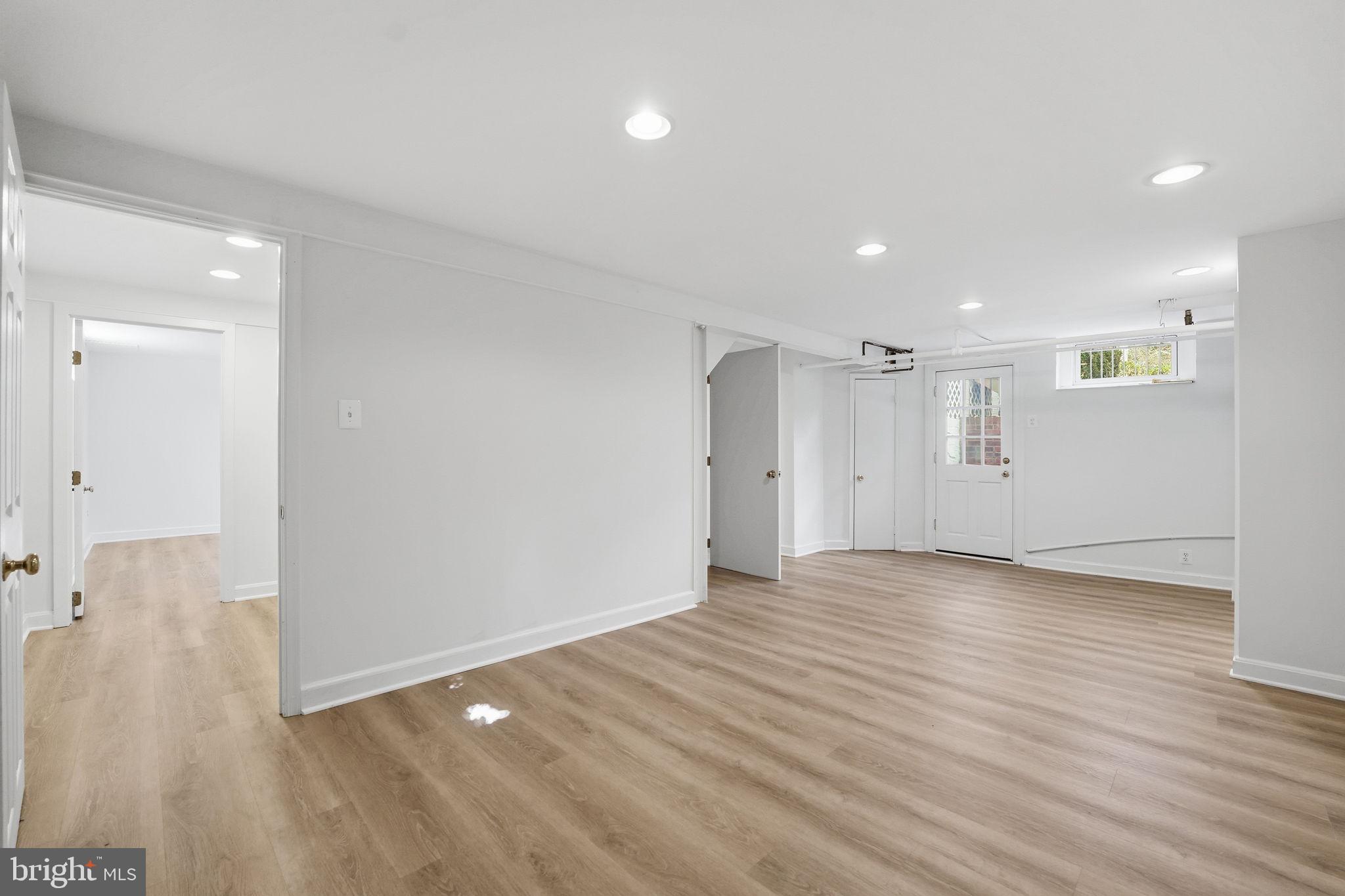 COUNTRY CLUB HILLS - Residential