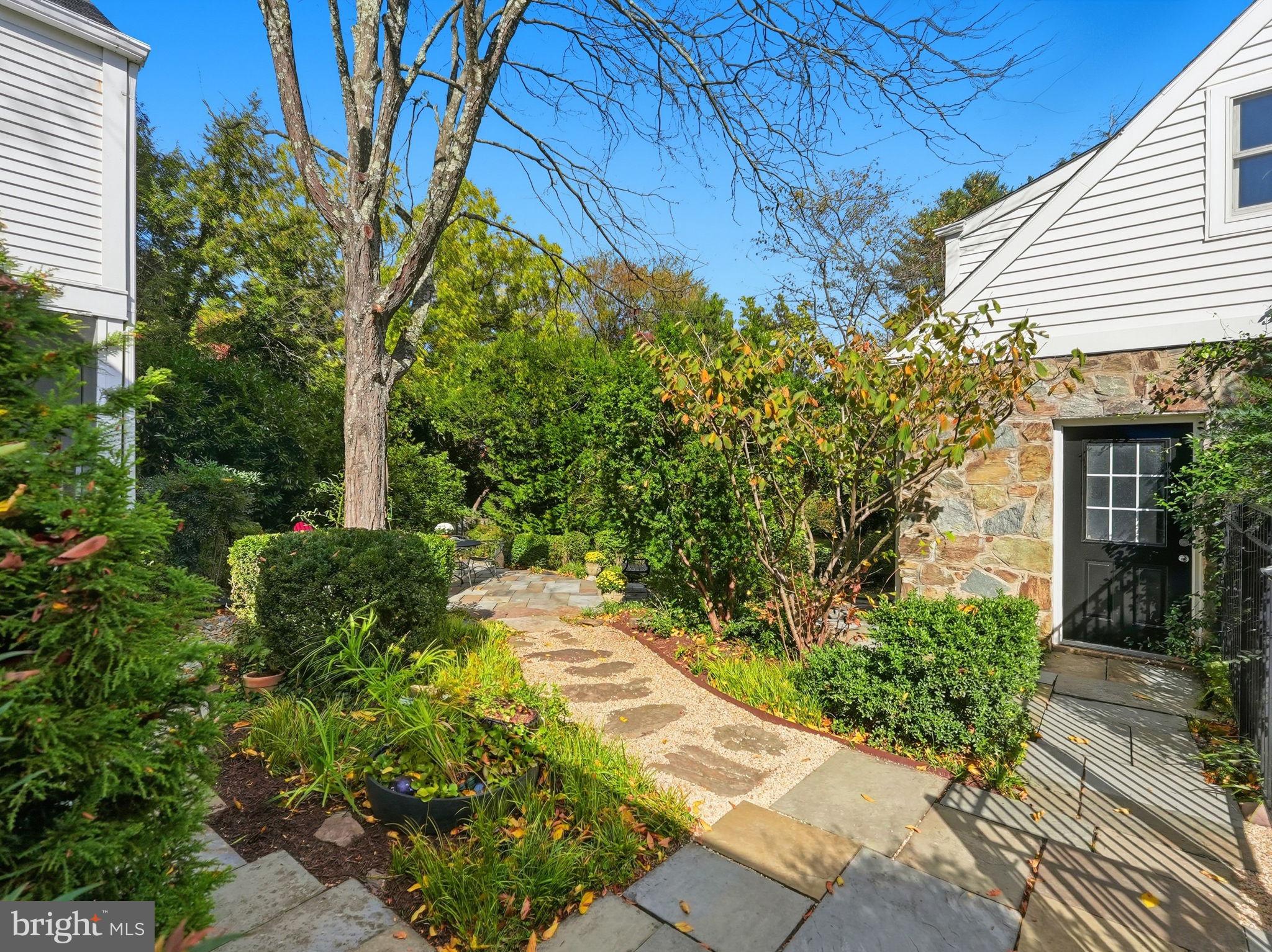 COUNTRY CLUB HILLS - Residential