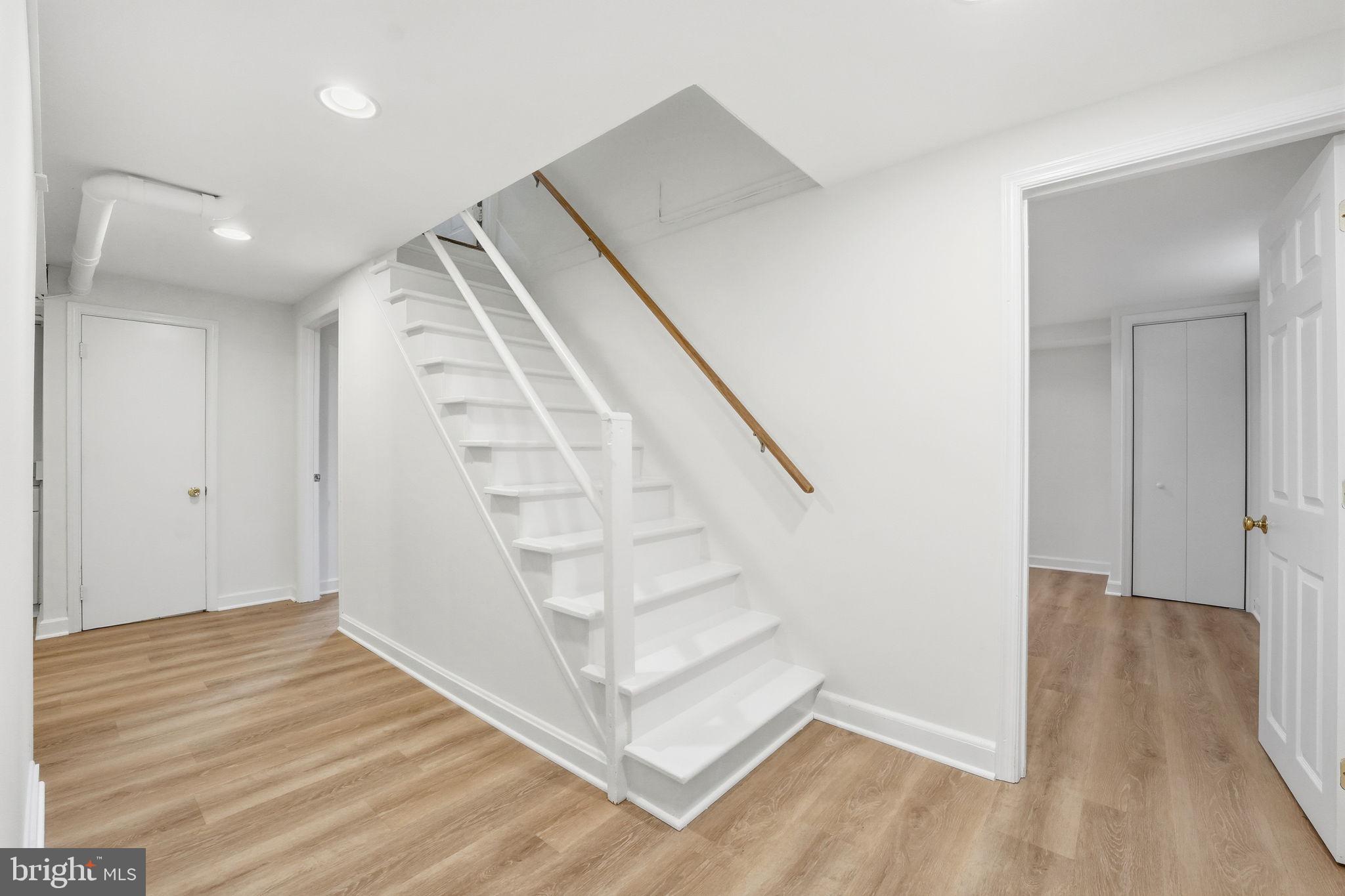 COUNTRY CLUB HILLS - Residential