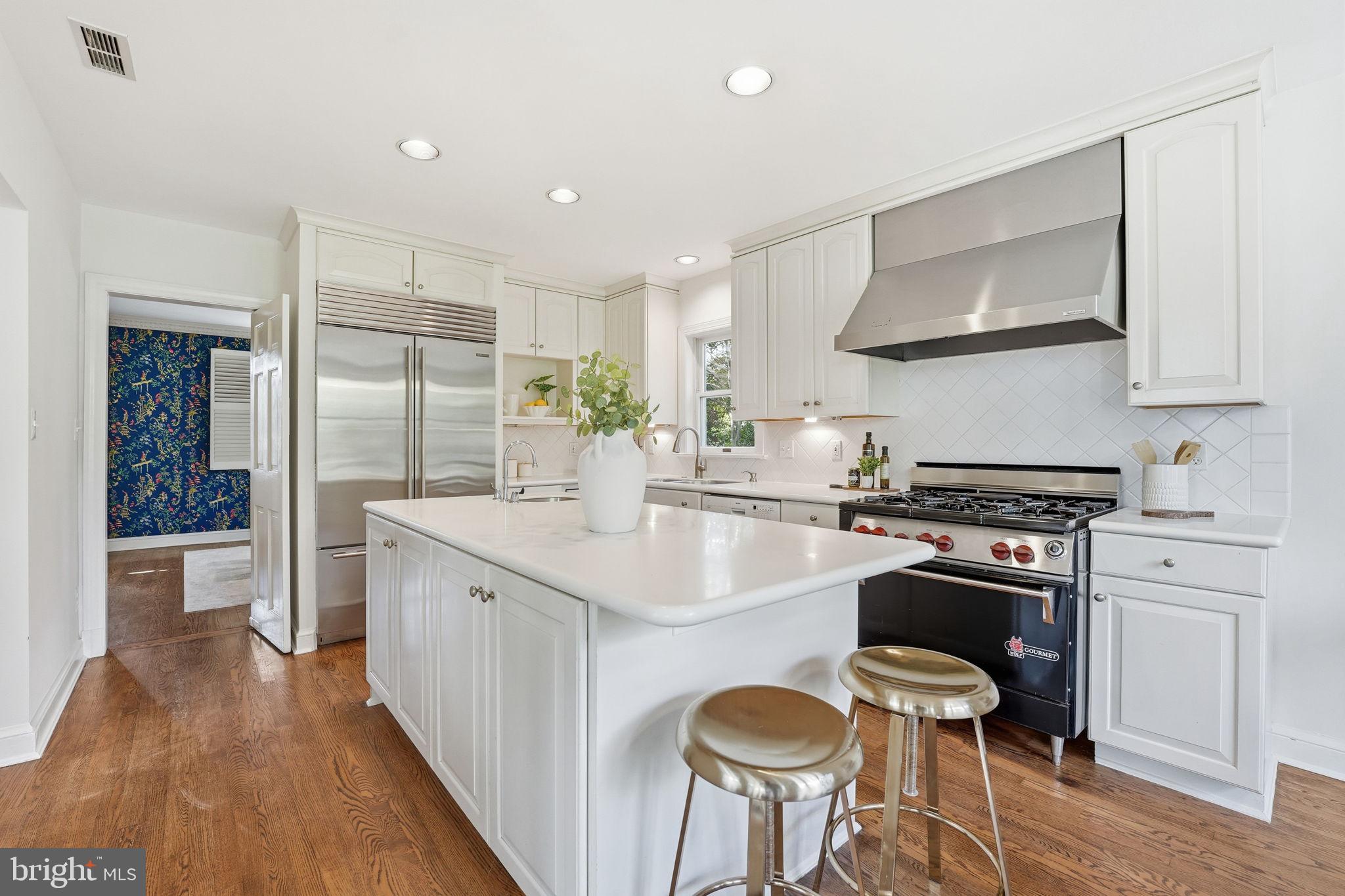 COUNTRY CLUB HILLS - Residential