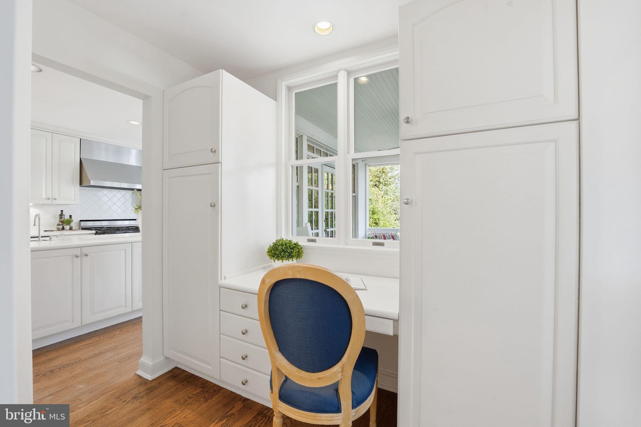 COUNTRY CLUB HILLS - Residential