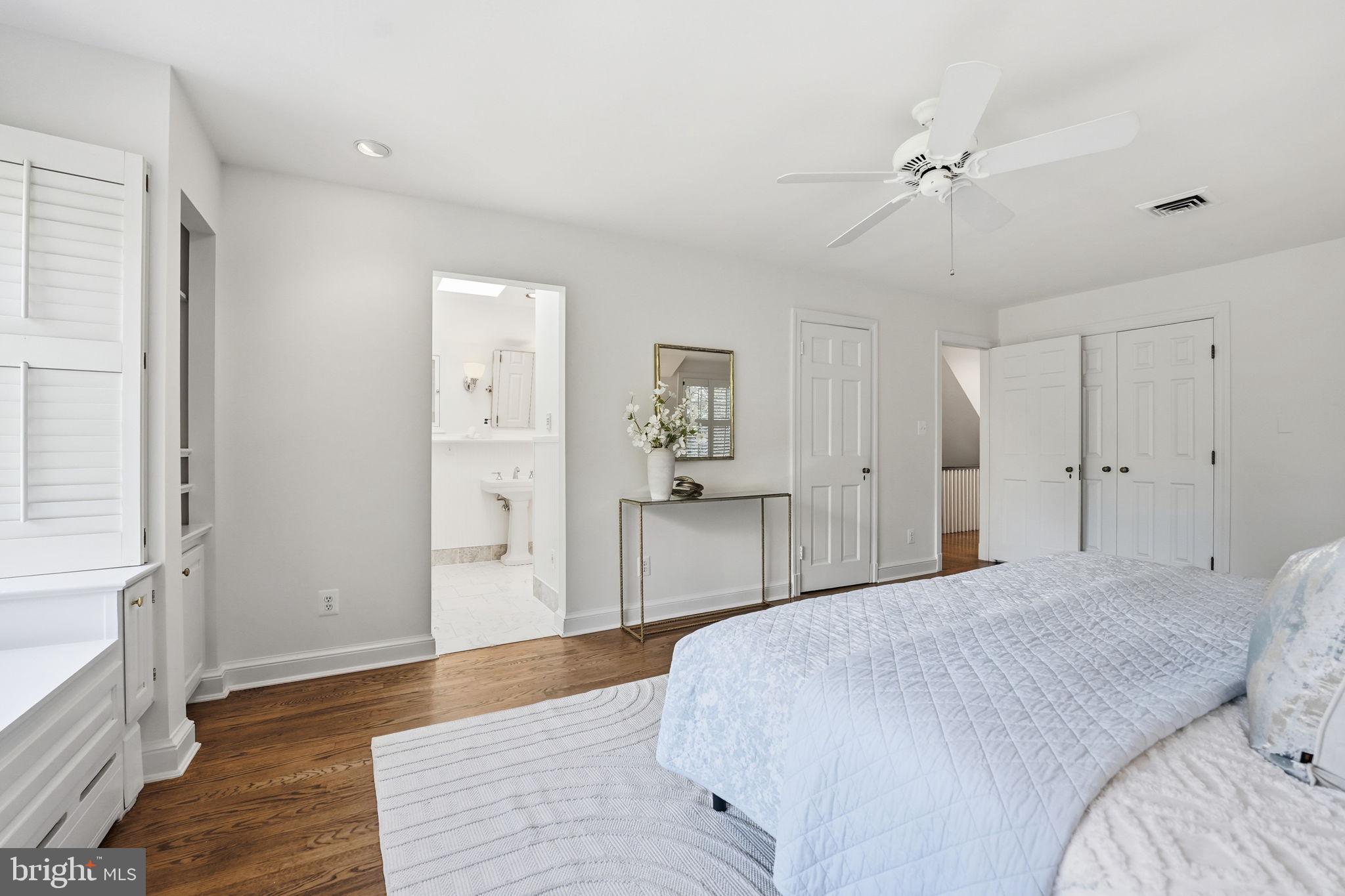 COUNTRY CLUB HILLS - Residential