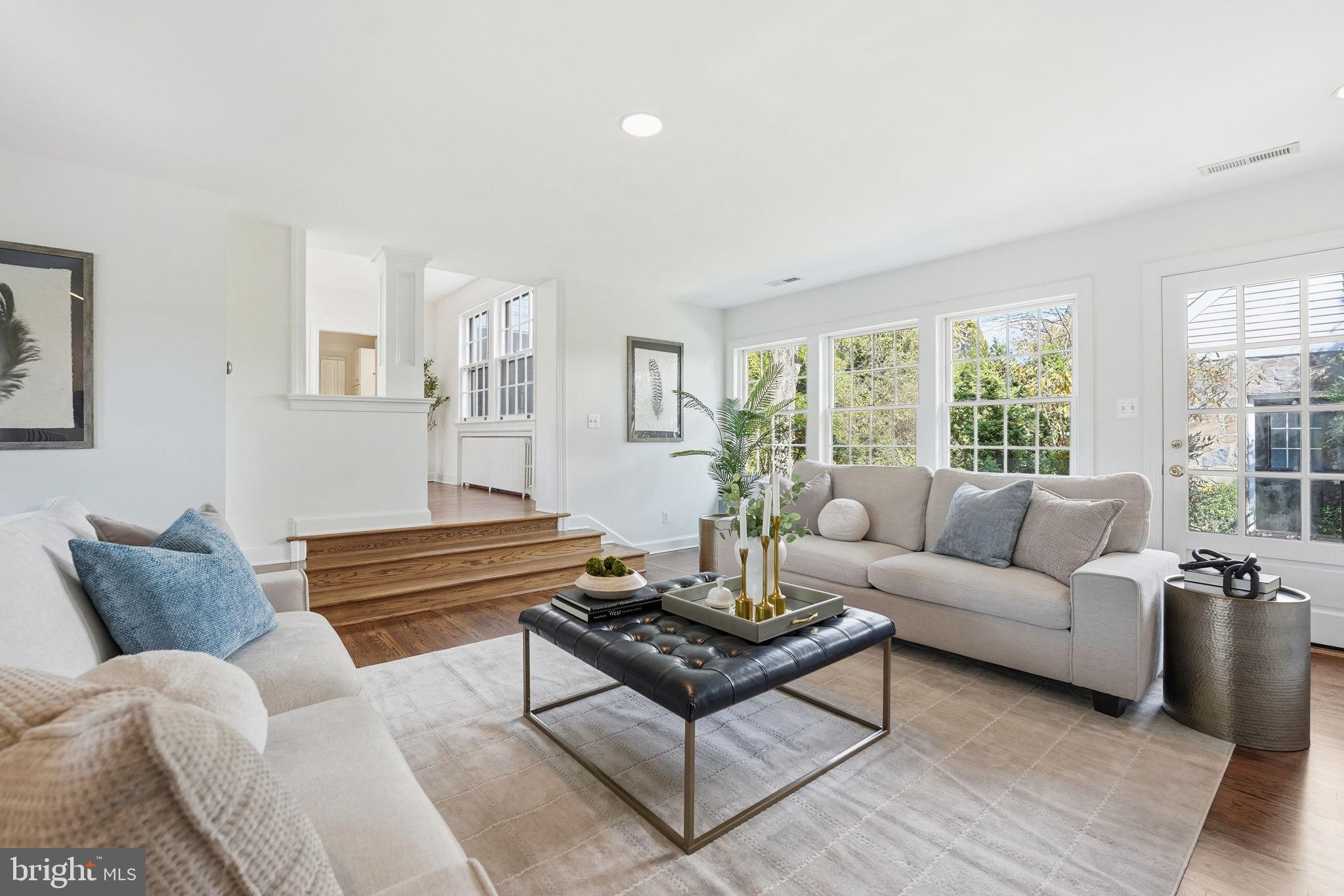 COUNTRY CLUB HILLS - Residential