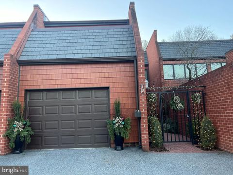 10 MALIBU COURT TOWSON MD 21204