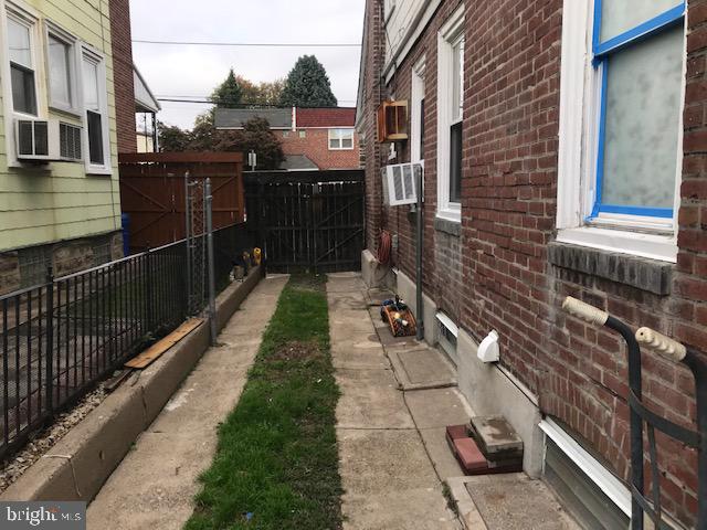 LAWNDALE - Residential