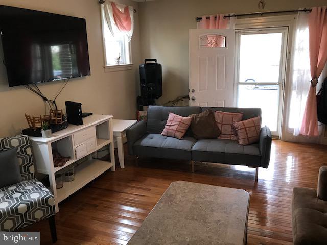 LAWNDALE - Residential