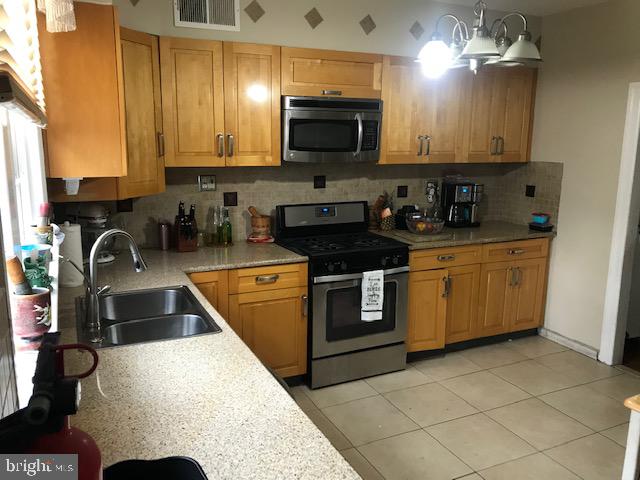 LAWNDALE - Residential