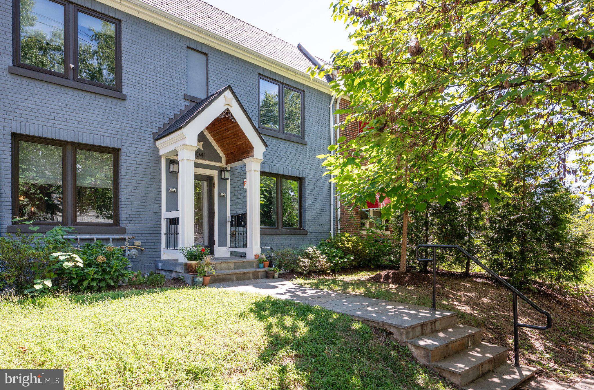 4041 7TH NE 1
