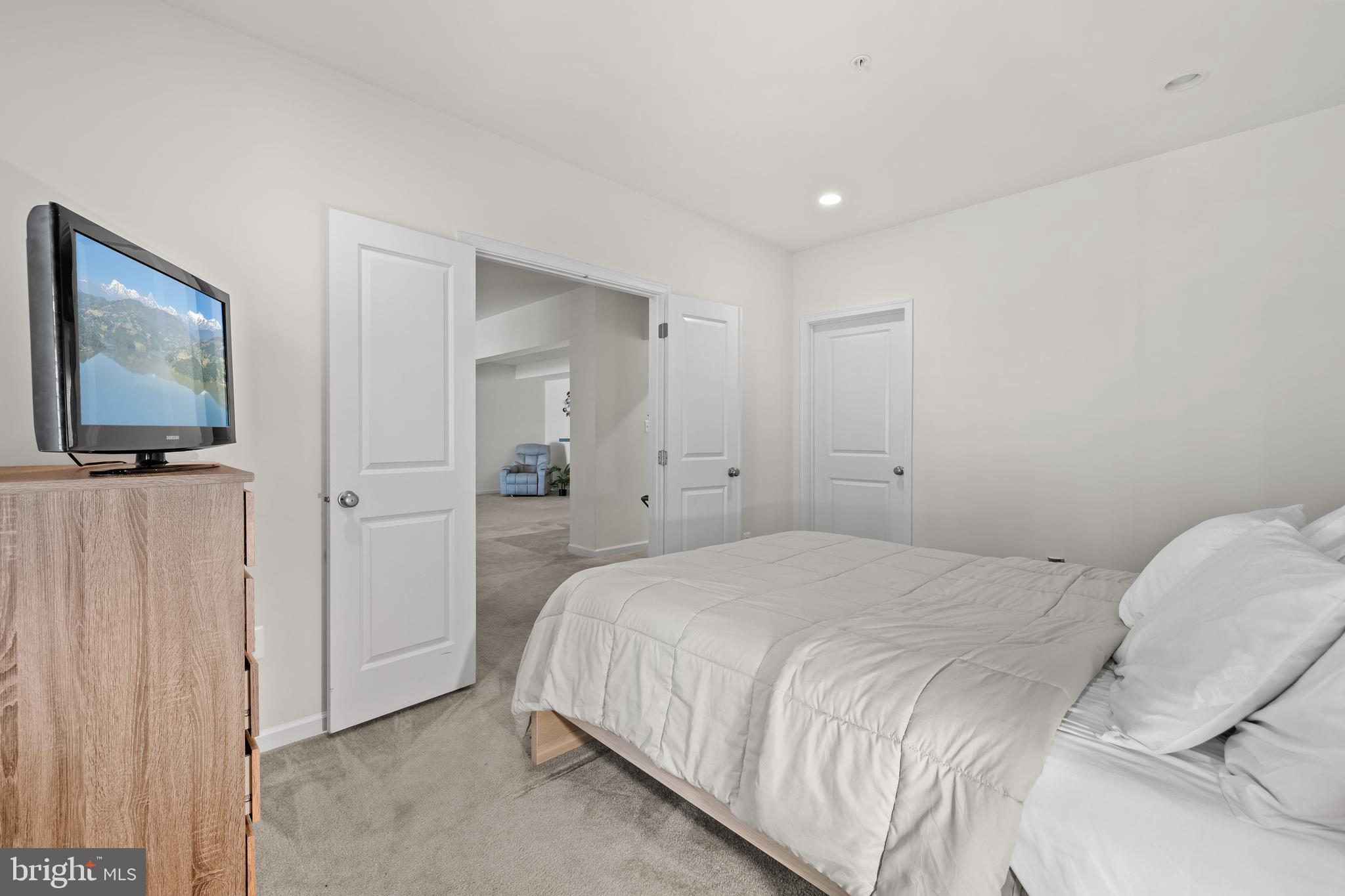 MARLBORO RIDGE - Residential