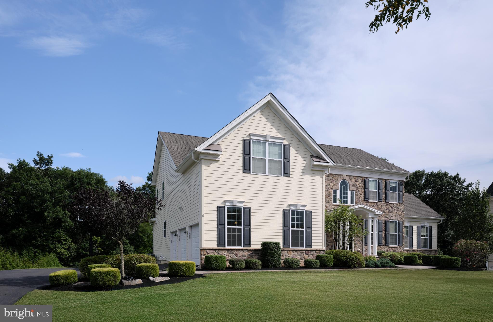ESTATE AT MILL CREEK - Residential