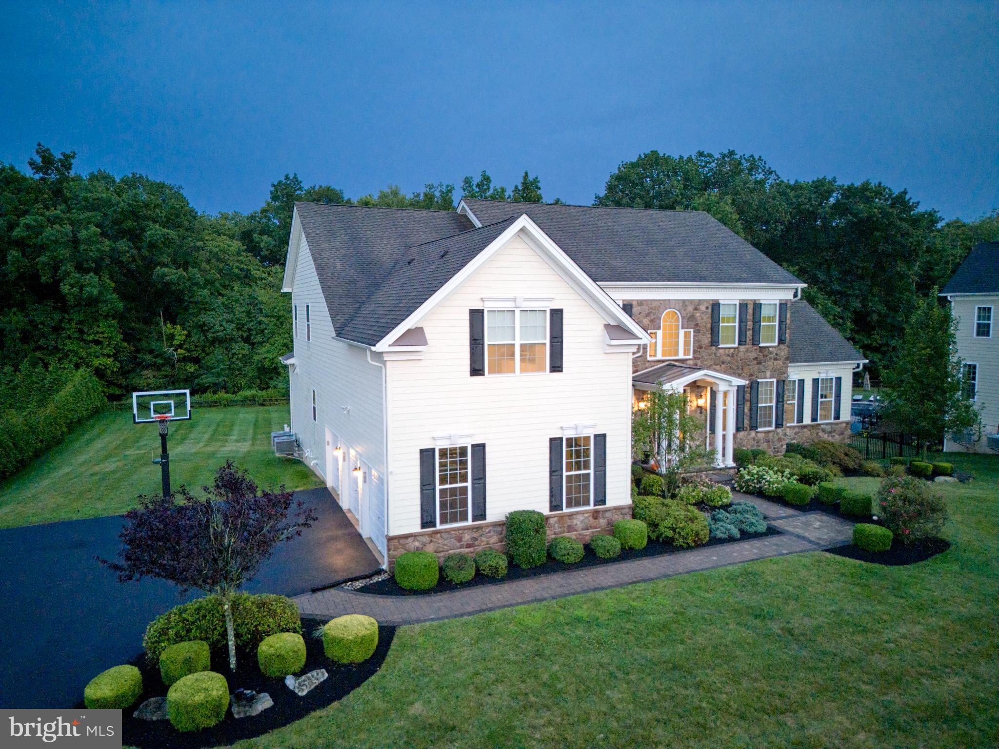 ESTATE AT MILL CREEK - Residential