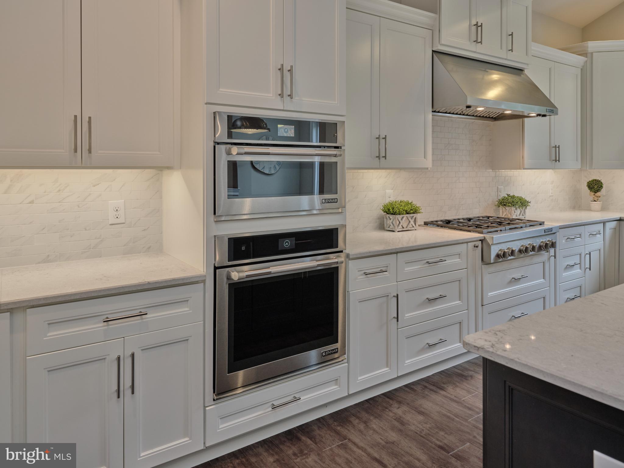 ESTATE AT MILL CREEK - Residential
