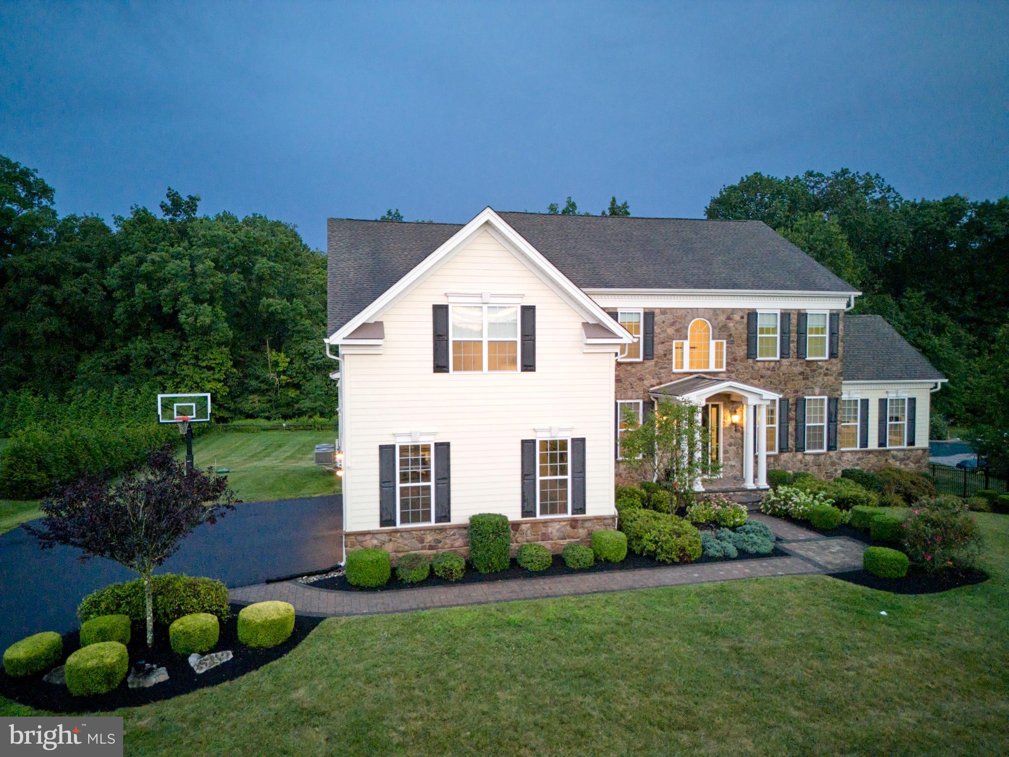 ESTATE AT MILL CREEK - Residential