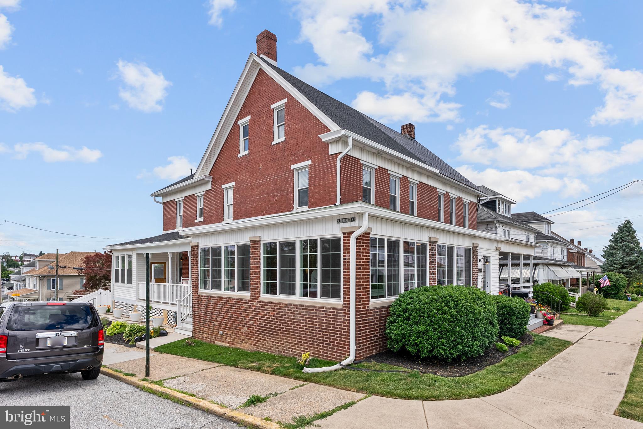 200 W HIGH STREET