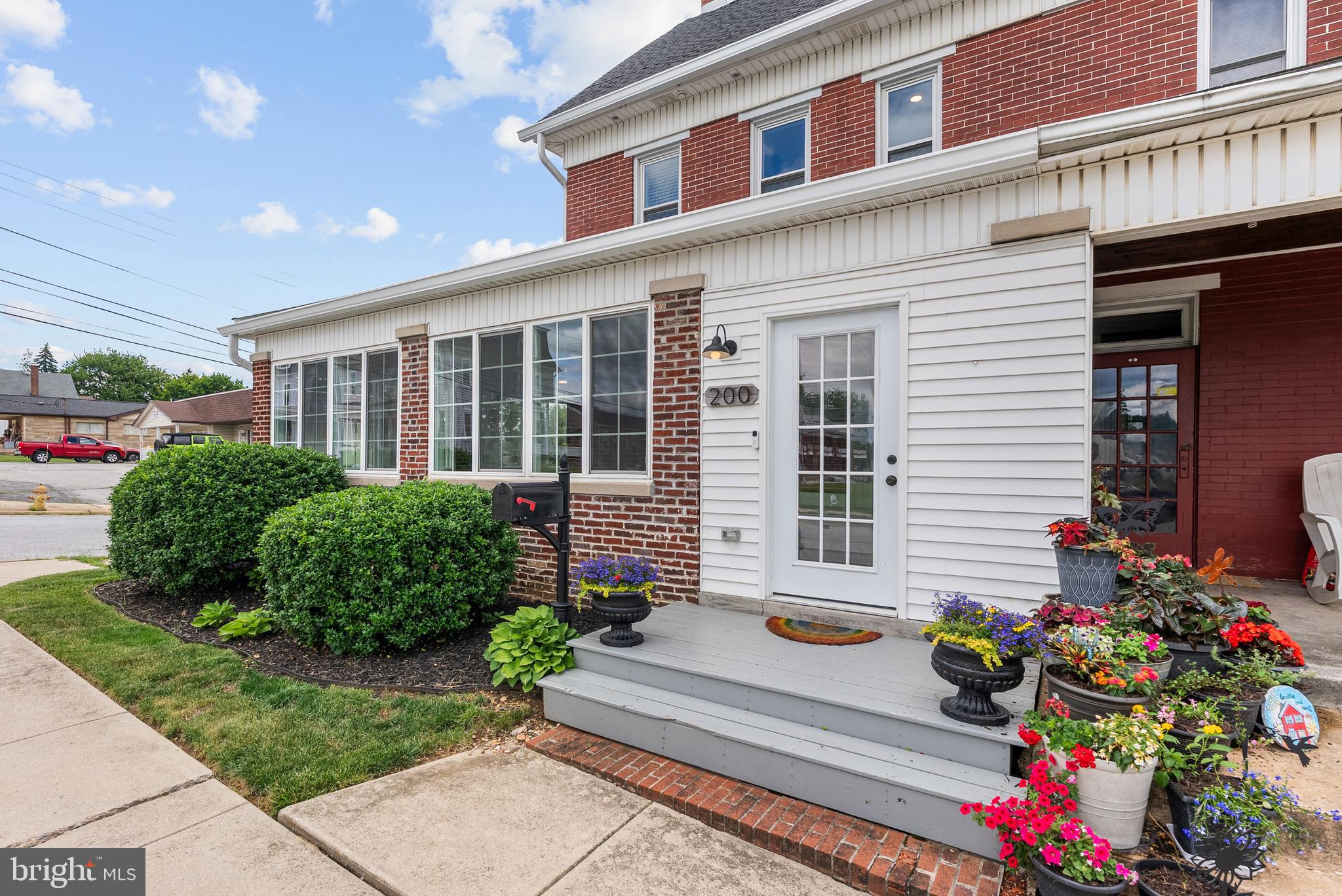 200 W HIGH STREET