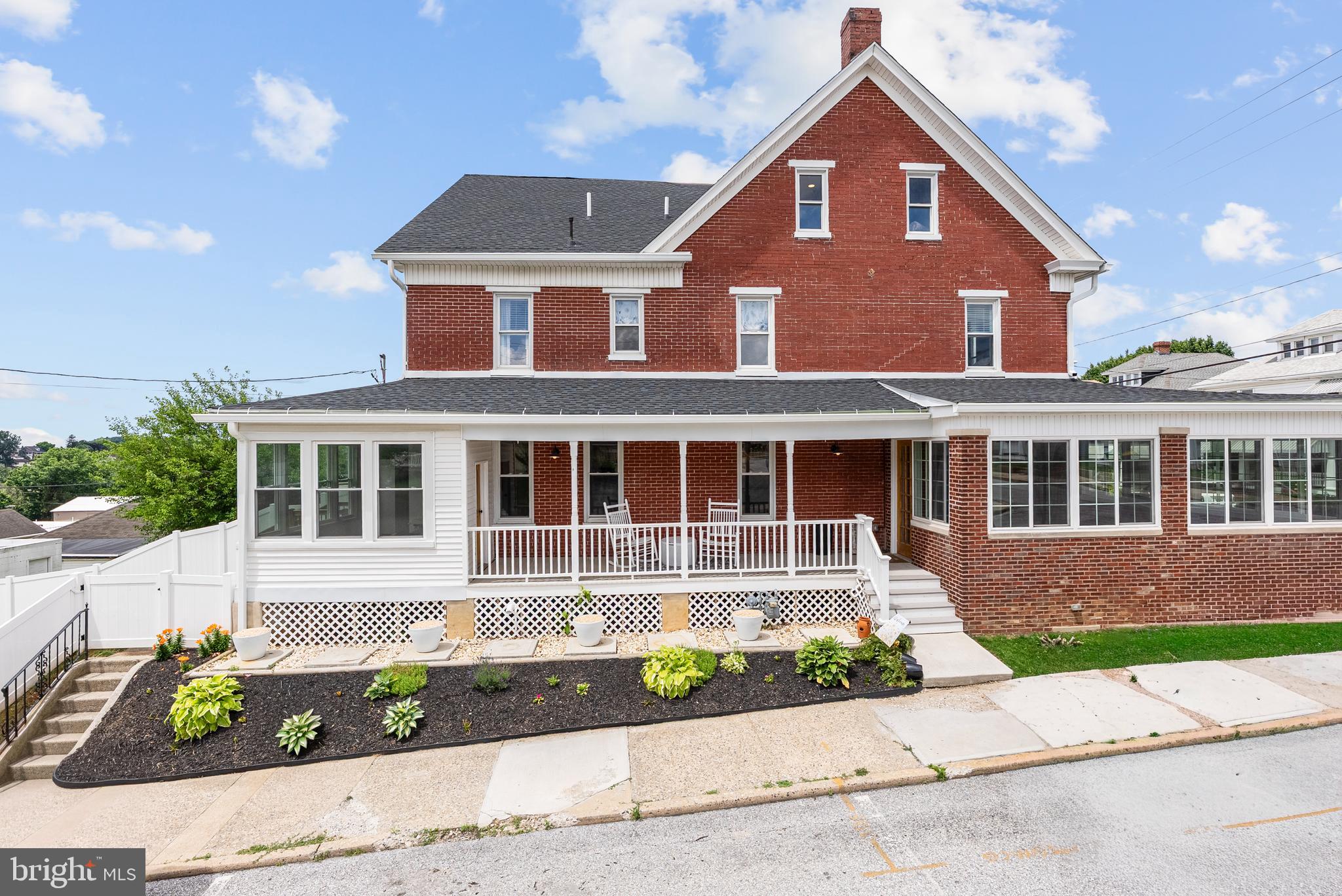 200 W HIGH STREET