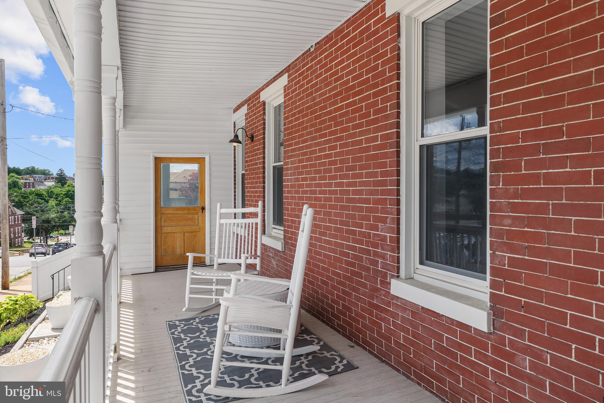 200 W HIGH STREET