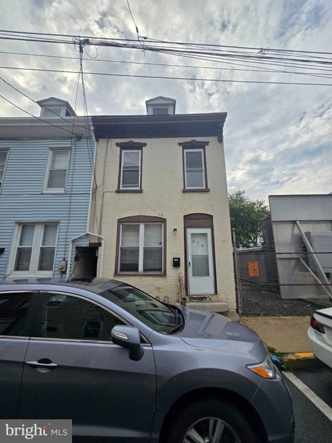 Townhouse For Rent - 330 Moss Street<br/> READING, PA 19604