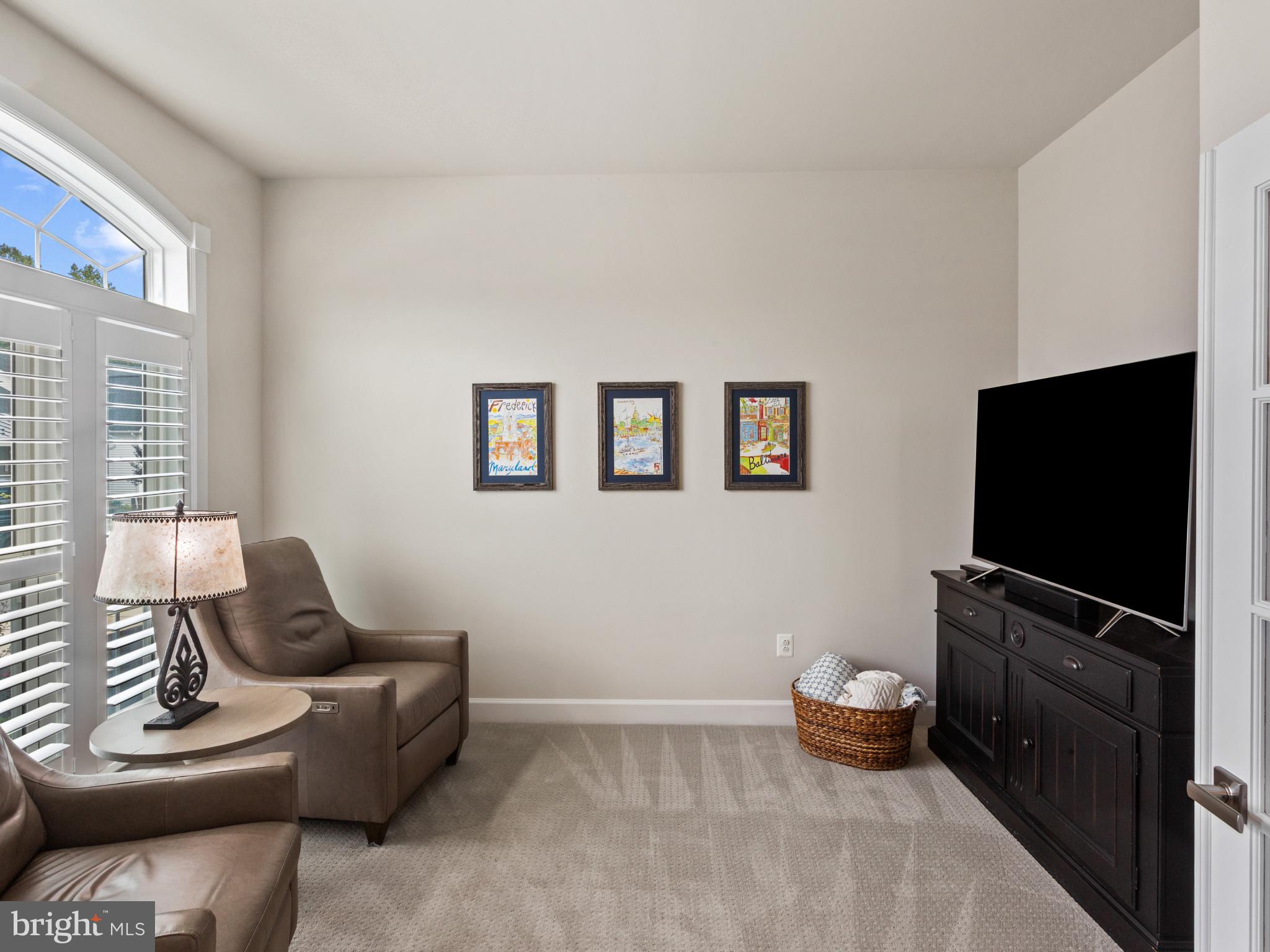3102 MEANDER BND