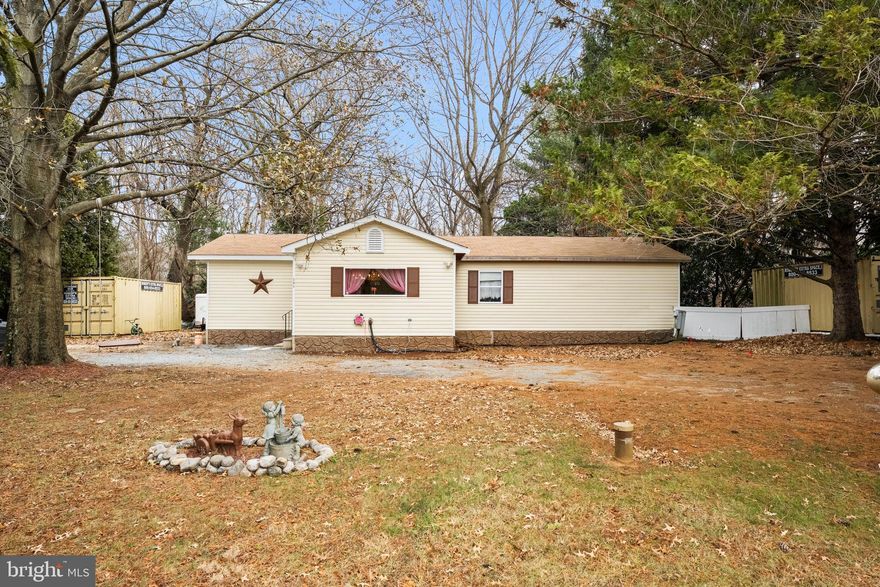 *Photos coming soon!   

3 bed, 3 bath single level living on 1.65 acres of owned land!  Remodeled in 2020, this home is stylish, spacious, and unique!  The kitchen boasts a double sink, granite countertops, and an oversized island.  A small sitting room and generous family room offer options for quiet time or for entertaining family and friends.  Two bedrooms feature ensuite full bathrooms and walk-in closets, while another full bath, bedroom, and laundry room complete the hall.  Best of all, no stairs!!  Don't miss this one, schedule your tour today!