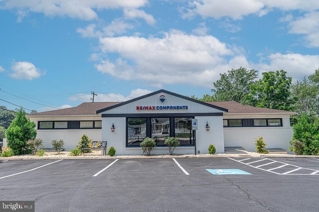 Photo of 2242 Queen St, YORK, PA 17402 (MLS # PAYK2084312)