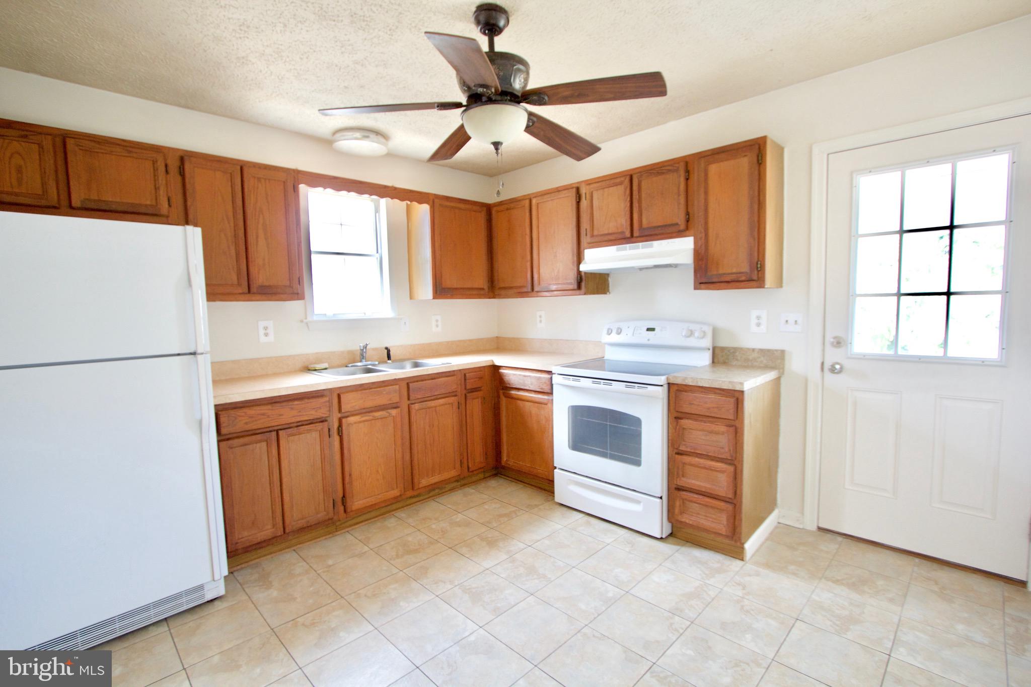 BEVERLY ESTATES - Residential Lease