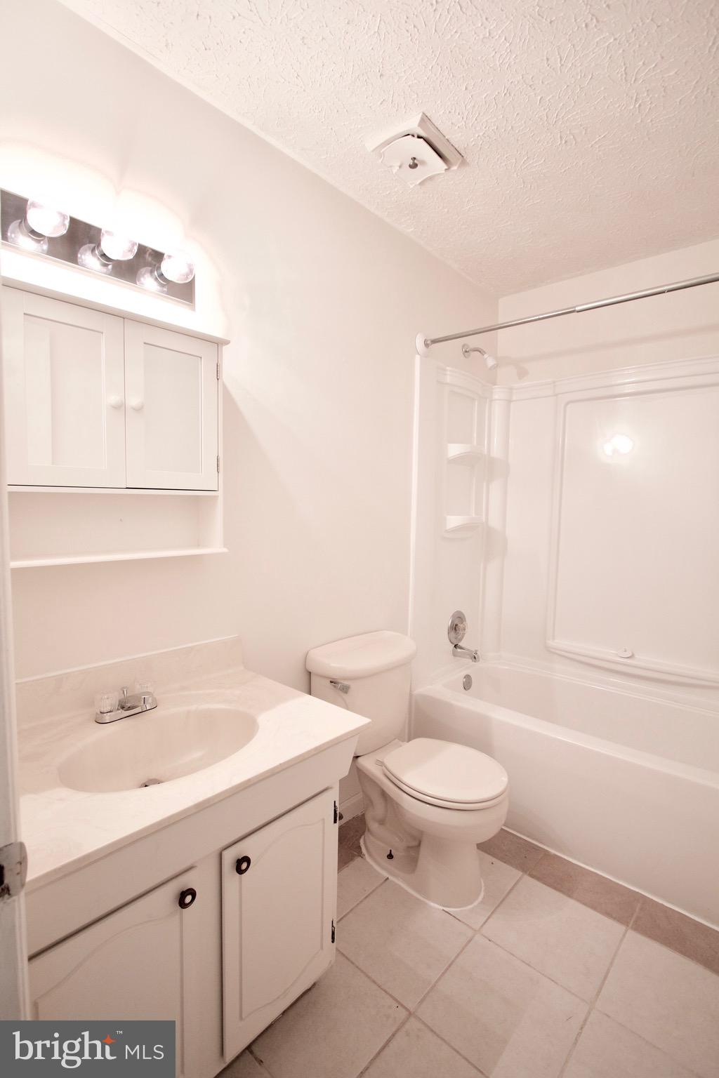 BEVERLY ESTATES - Residential Lease