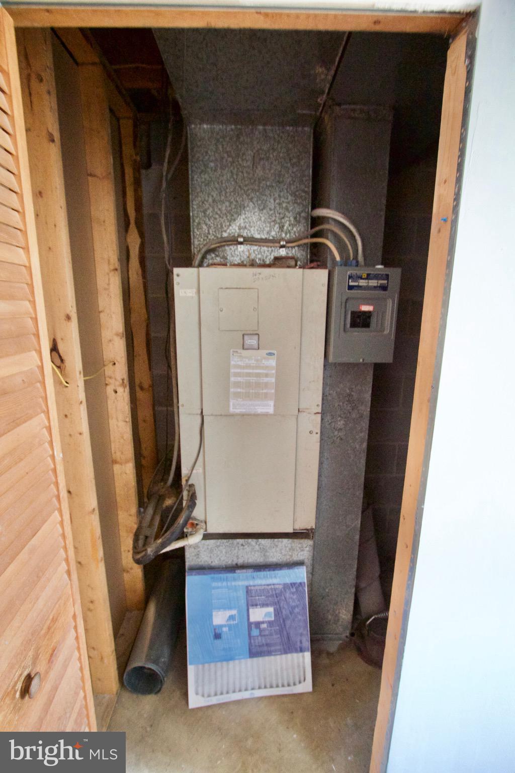 BEVERLY ESTATES - Residential Lease