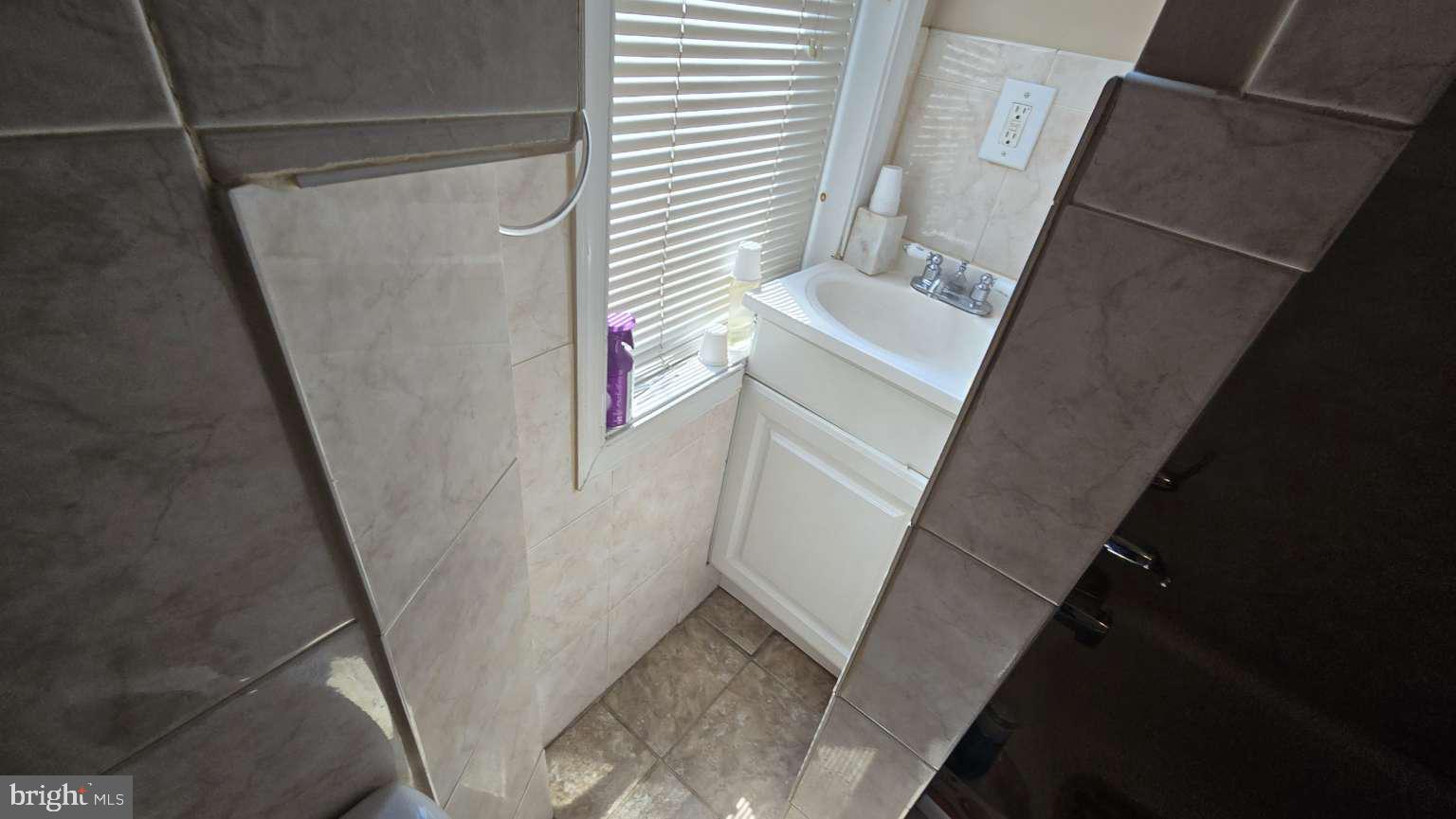 4032 N FAIRHILL STREET