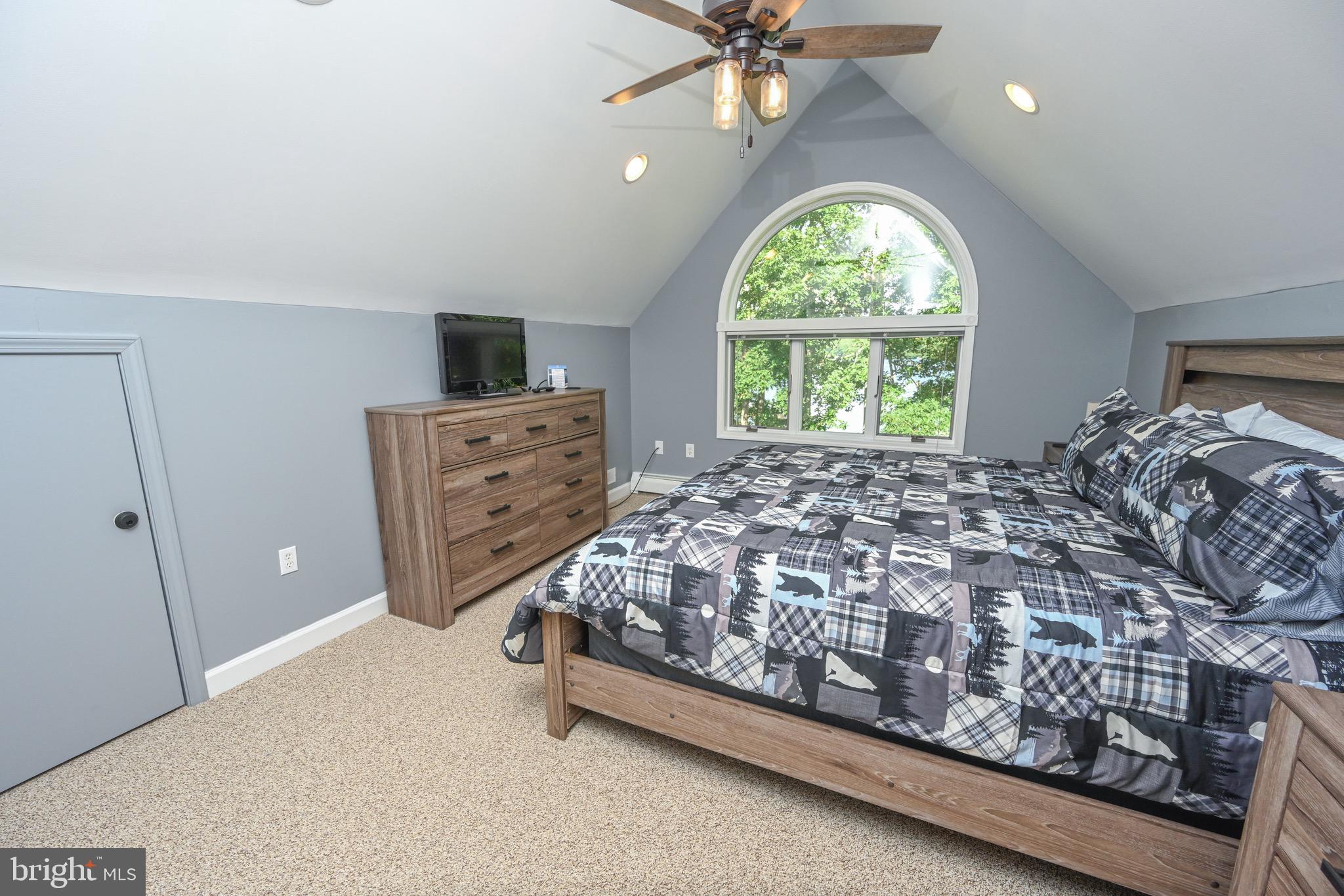 LAKE FOREST - Residential