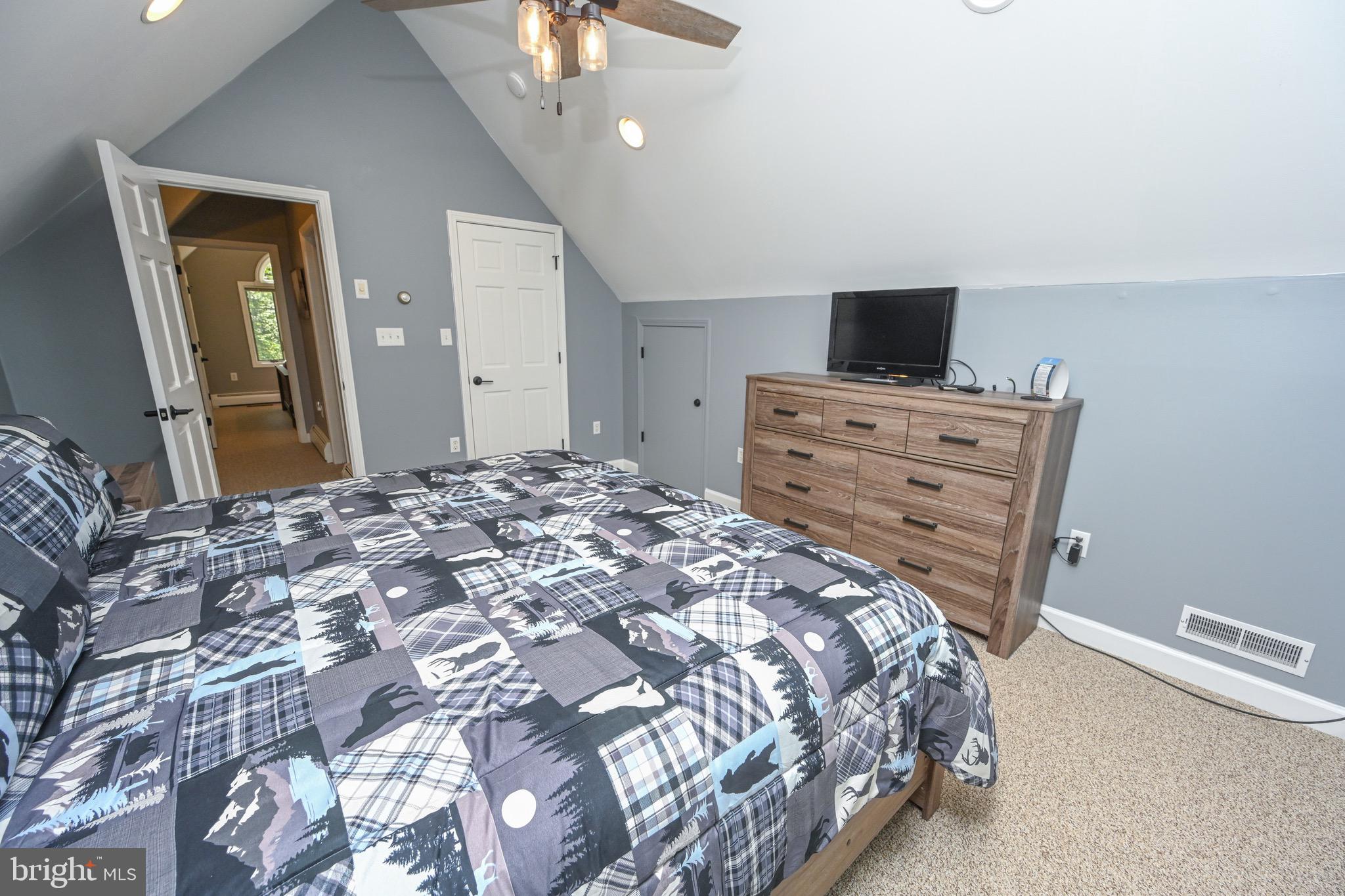 LAKE FOREST - Residential