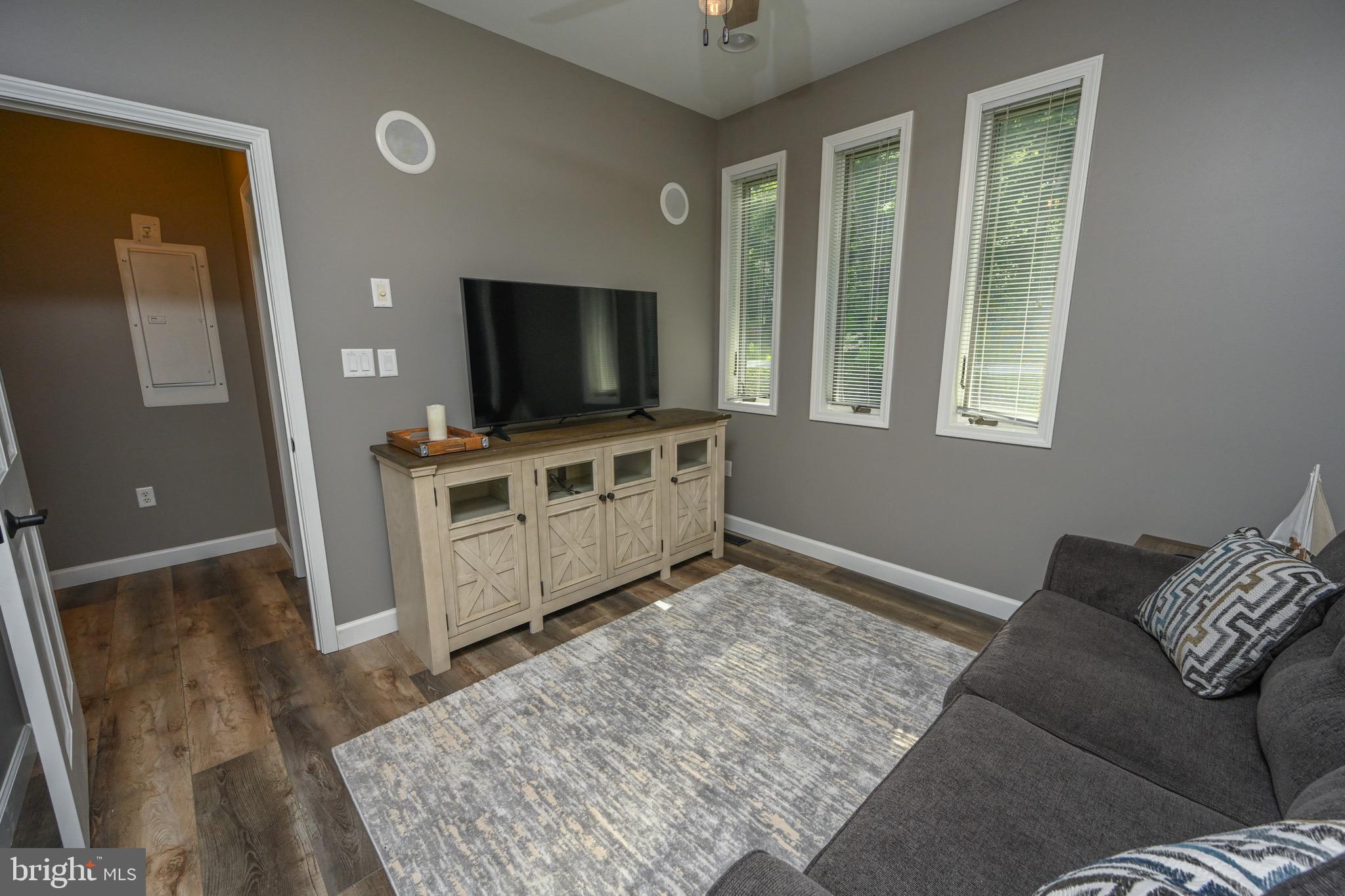 LAKE FOREST - Residential