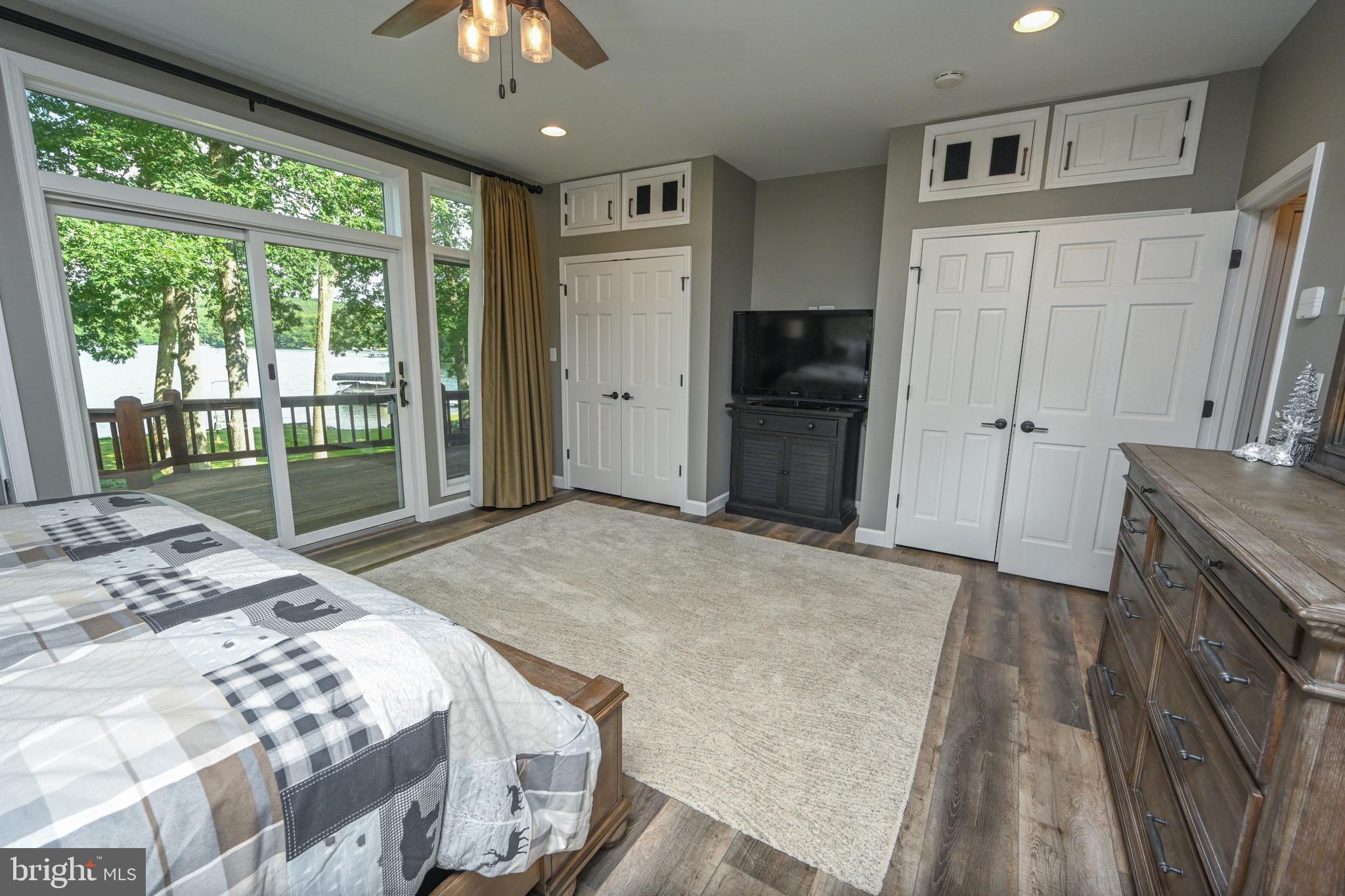 LAKE FOREST - Residential