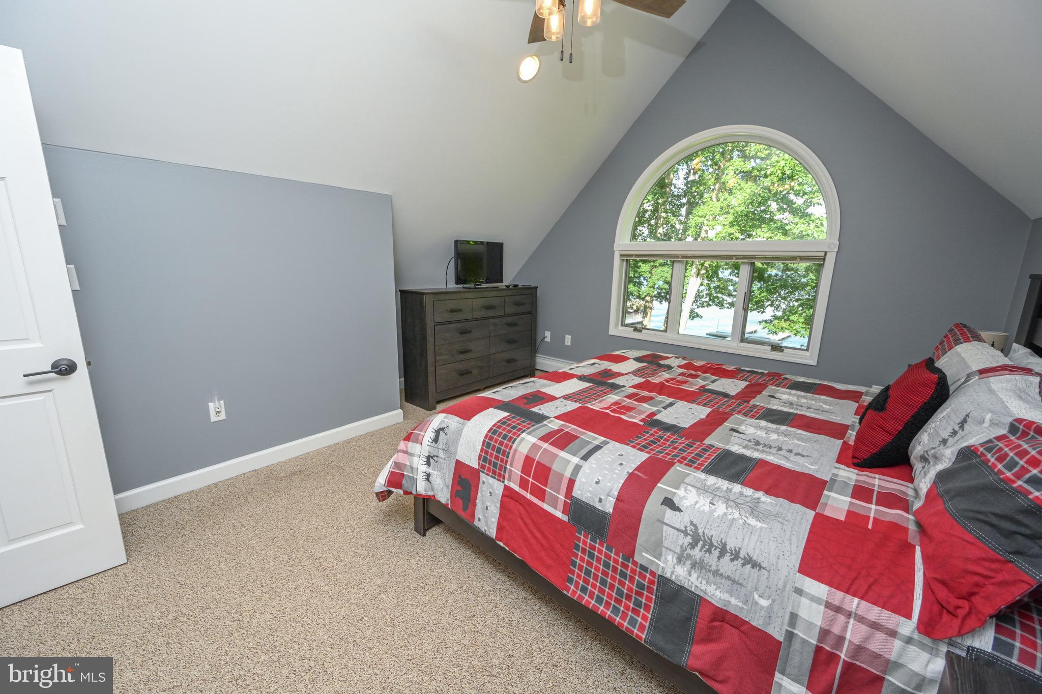 LAKE FOREST - Residential