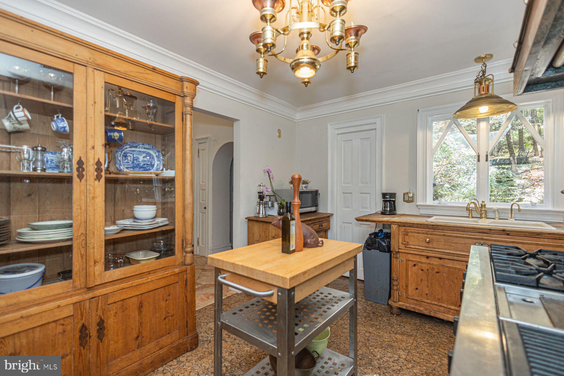 132 E DARK HOLLOW ROAD MAIN HOUSE