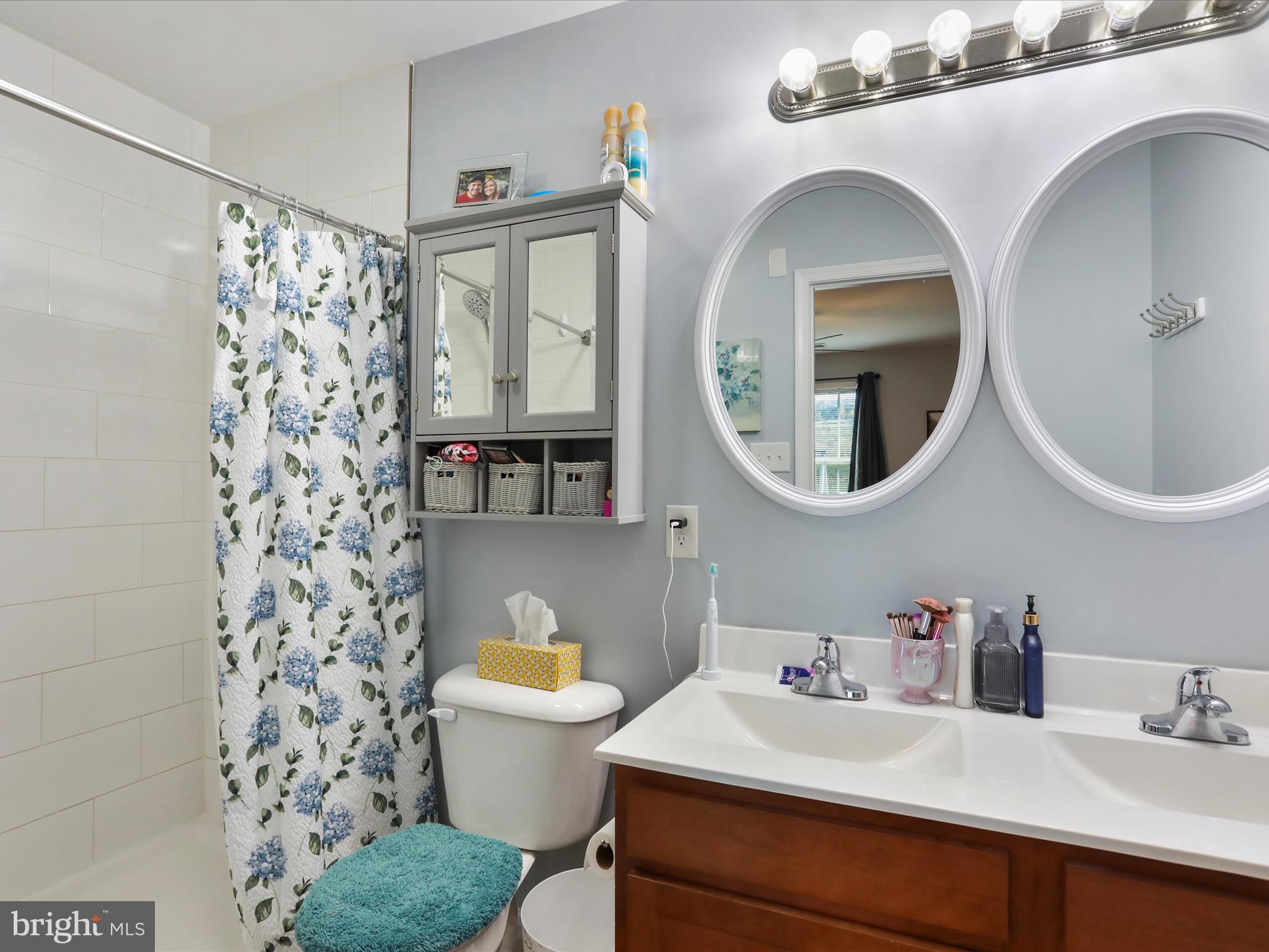 RED HILL - Residential