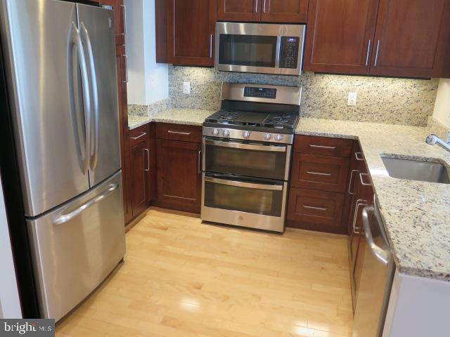 ONE PARK CREST - Residential Lease