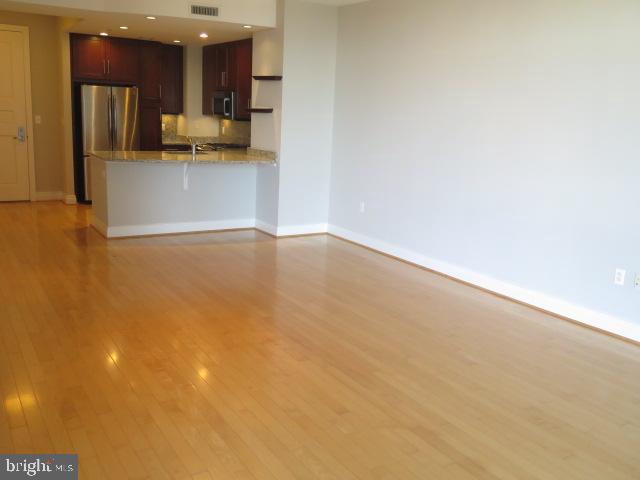 ONE PARK CREST - Residential Lease