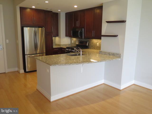 ONE PARK CREST - Residential Lease