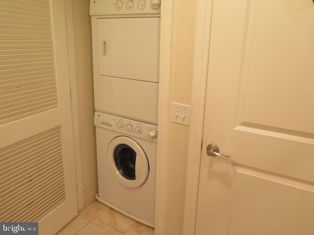 ONE PARK CREST - Residential Lease