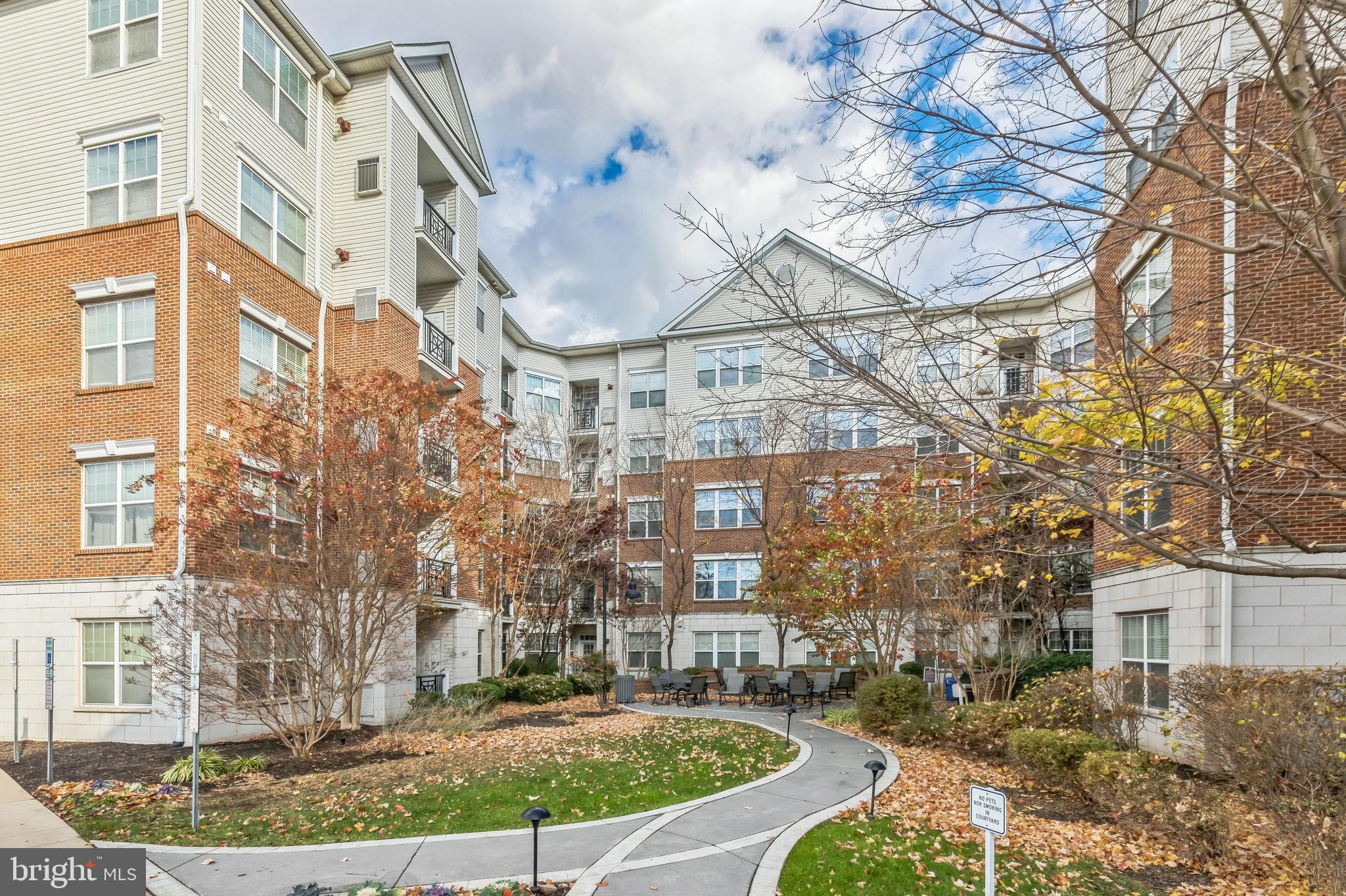 THE GRANDE AT RIVERVIEW - Residential